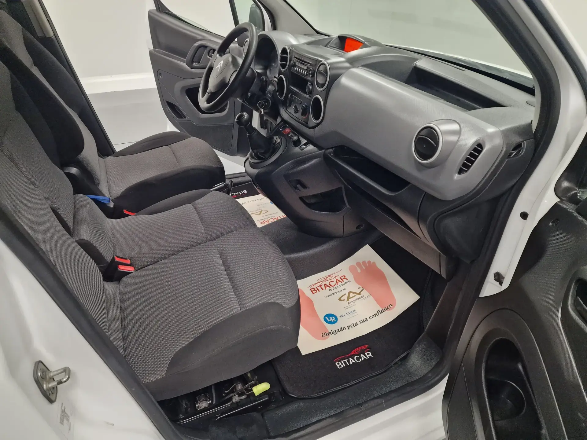 Citroen Berlingo 1.6 BLUEHDI IVA DEDUTIVEL APENAS 15.000KMS 44