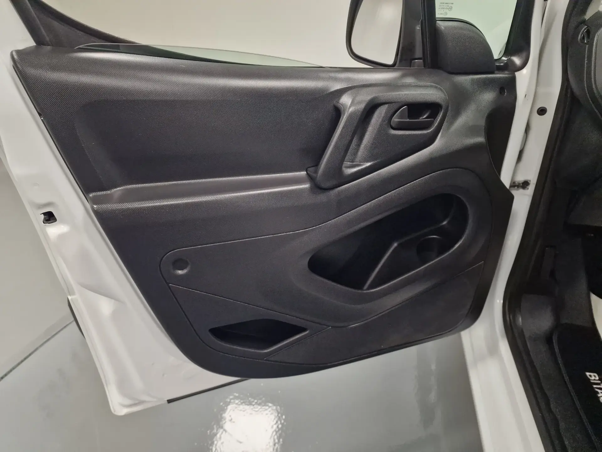 Citroen Berlingo 1.6 BLUEHDI IVA DEDUTIVEL APENAS 15.000KMS 51