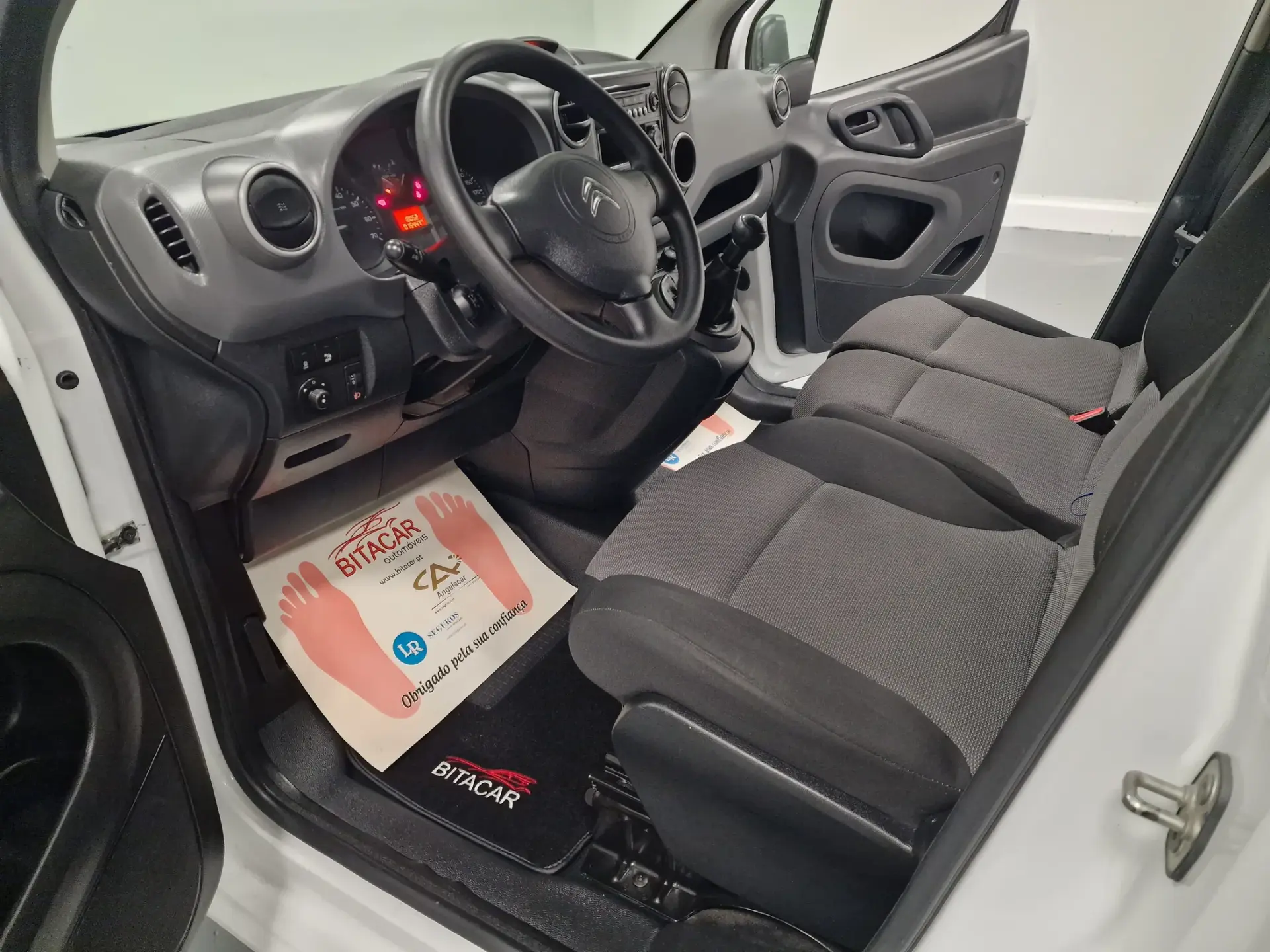 Citroen Berlingo 1.6 BLUEHDI IVA DEDUTIVEL APENAS 15.000KMS 52