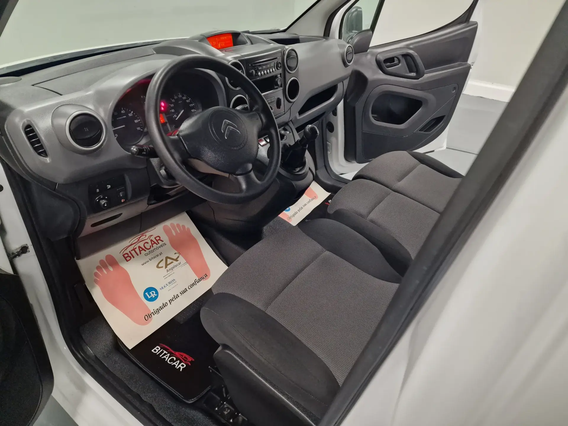 Citroen Berlingo 1.6 BLUEHDI IVA DEDUTIVEL APENAS 15.000KMS 53