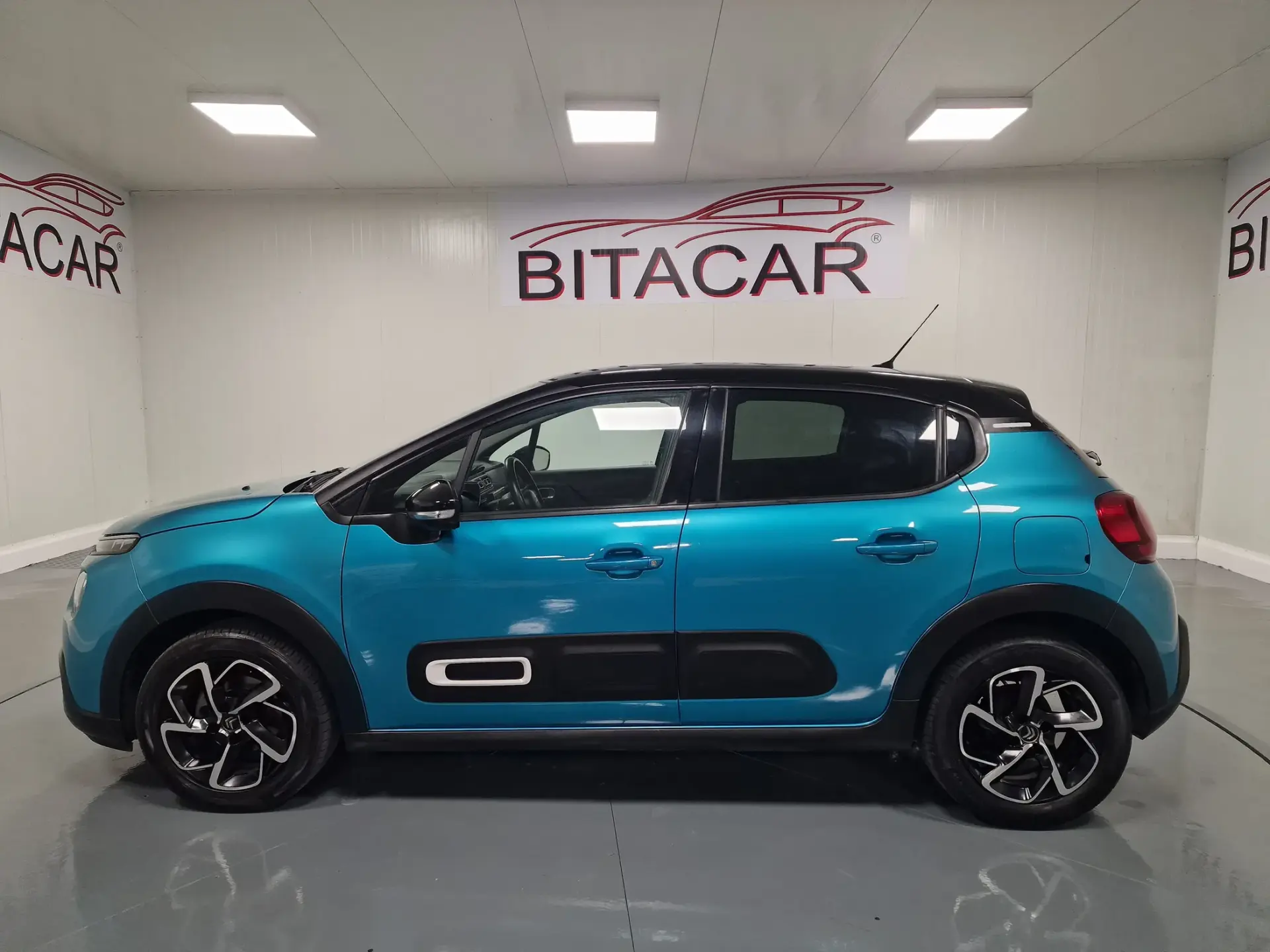 Citroen C3 1.2 PureTech Shine 16