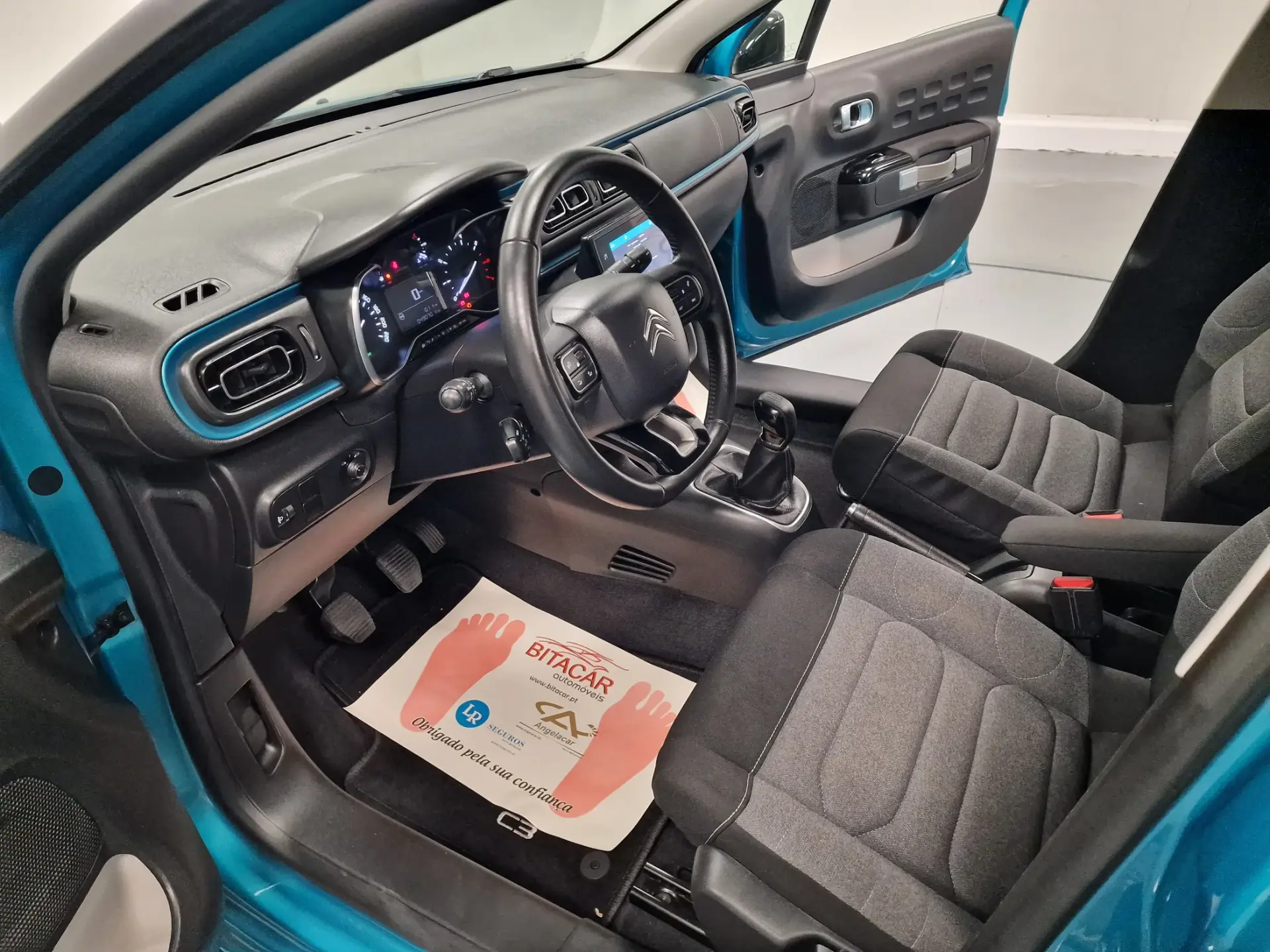 Citroen C3 1.2 PureTech Shine 52