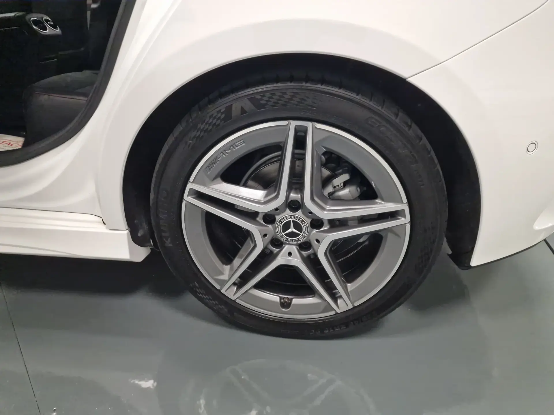 Mercedes-Benz A 180 d AMG Line Aut. 41