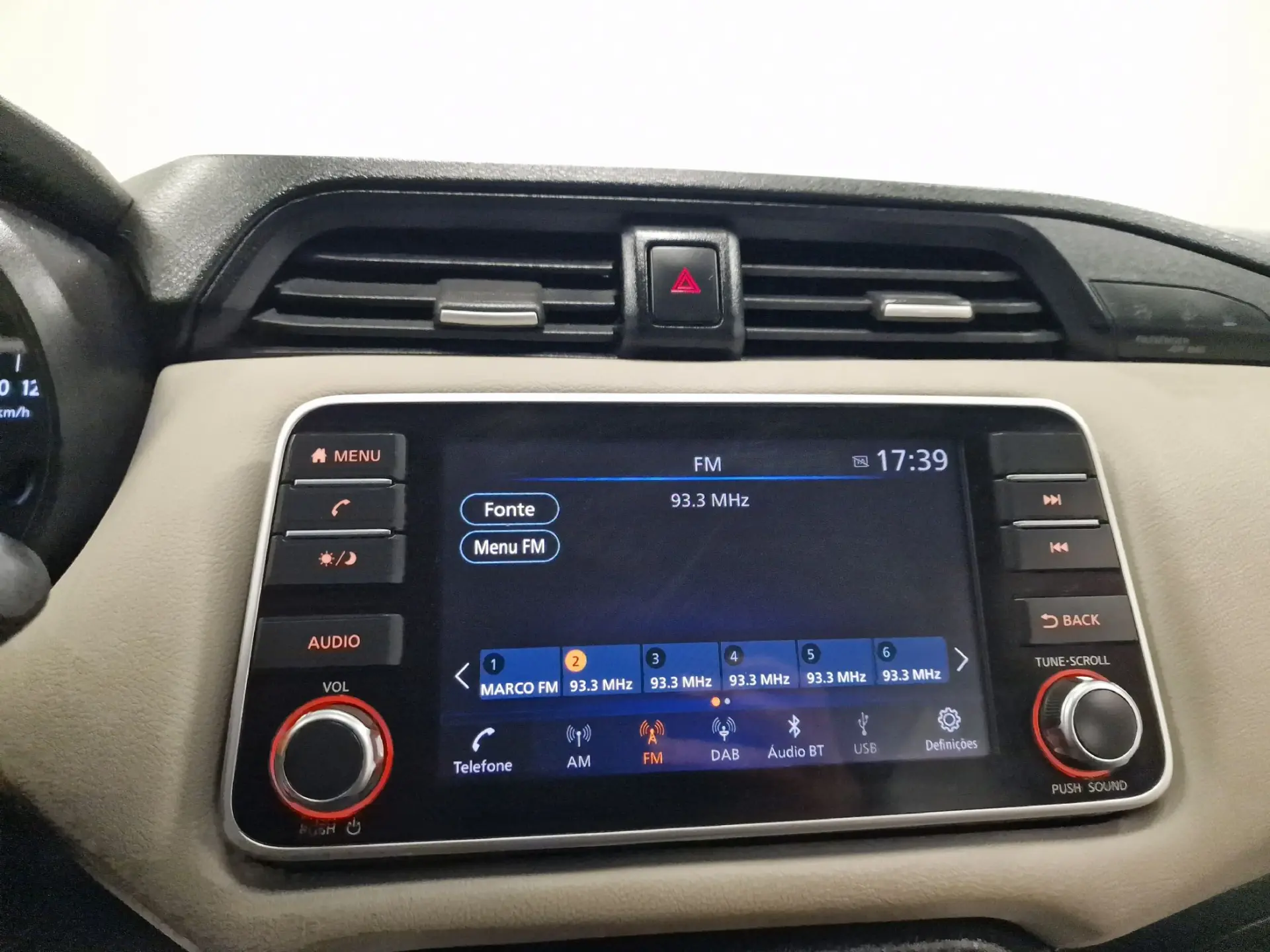 Nissan Micra 1.0 IG-T N-Connecta 84