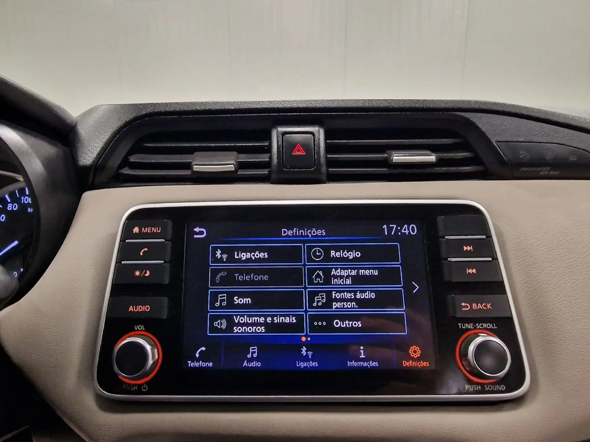 Nissan Micra 1.0 IG-T N-Connecta 85