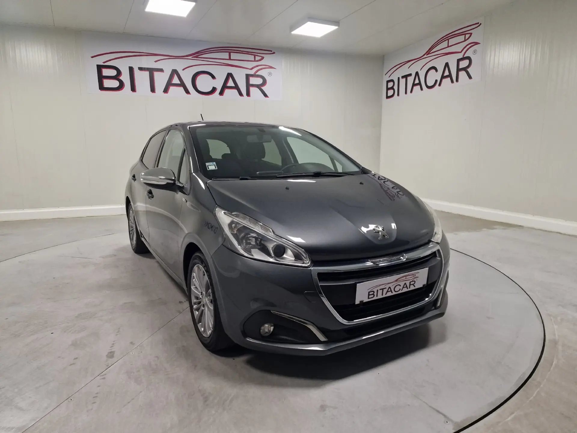 Peugeot 208 1.6 BLUEHDI STYLE 1