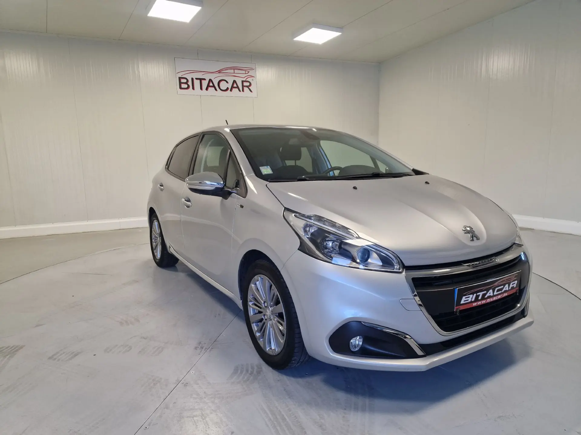 Peugeot 208 1.2 STYLE 3
