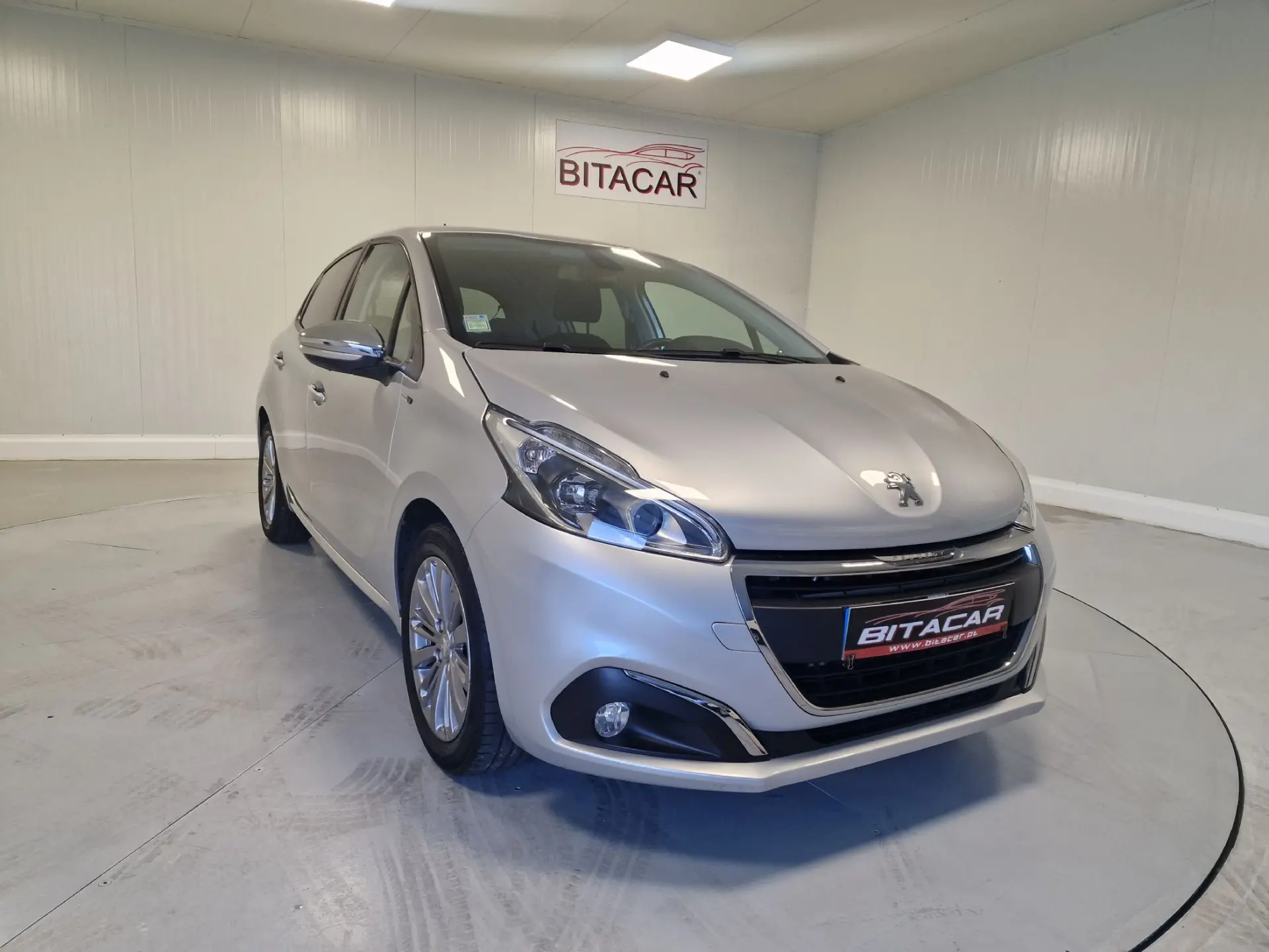 Peugeot 208 1.2 STYLE 5