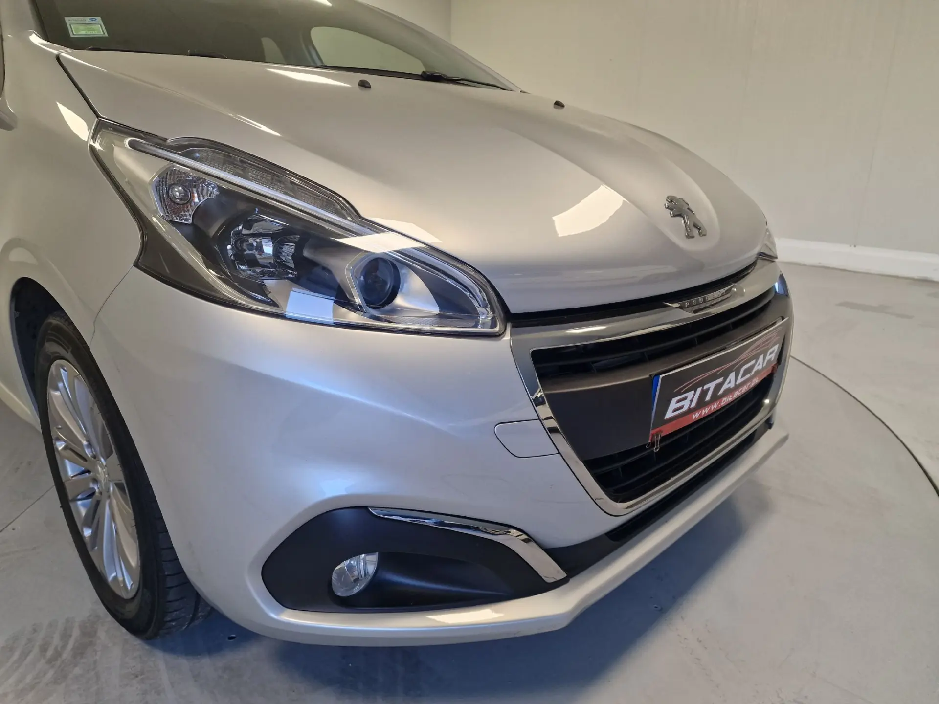 Peugeot 208 1.2 STYLE 7