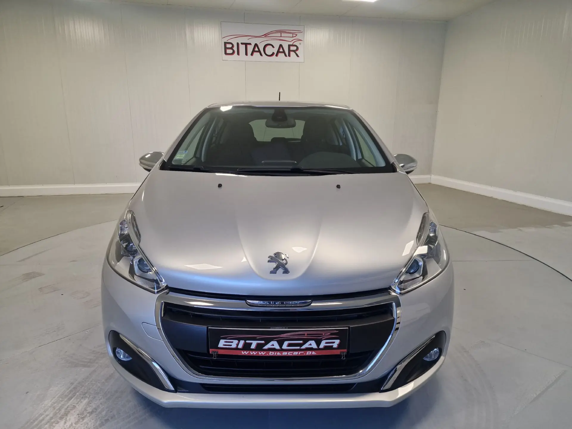 Peugeot 208 1.2 STYLE 10