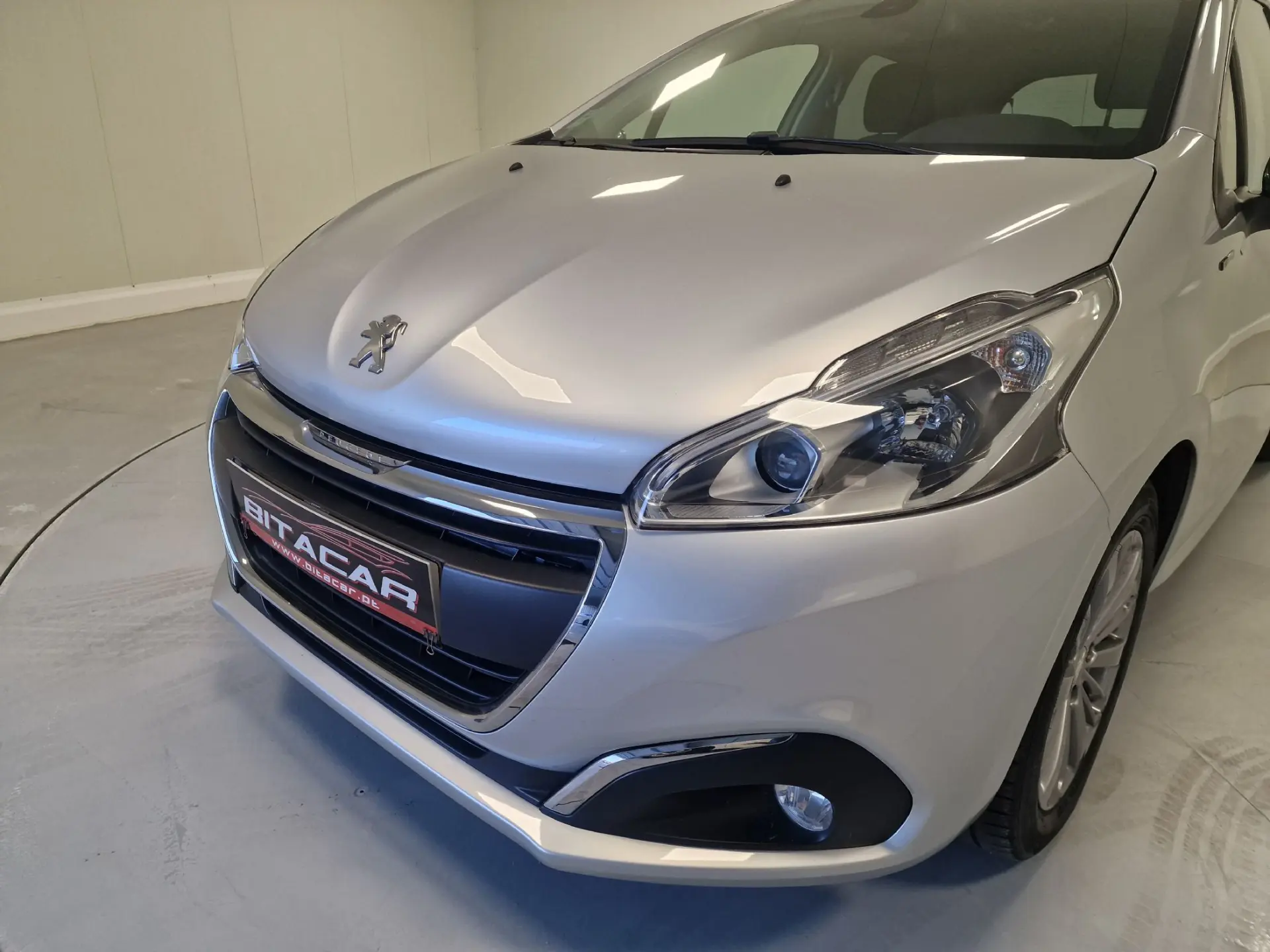 Peugeot 208 1.2 STYLE 13
