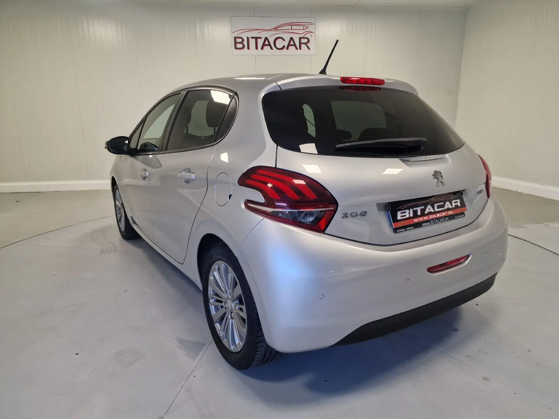 Peugeot 208 1.2 STYLE 16