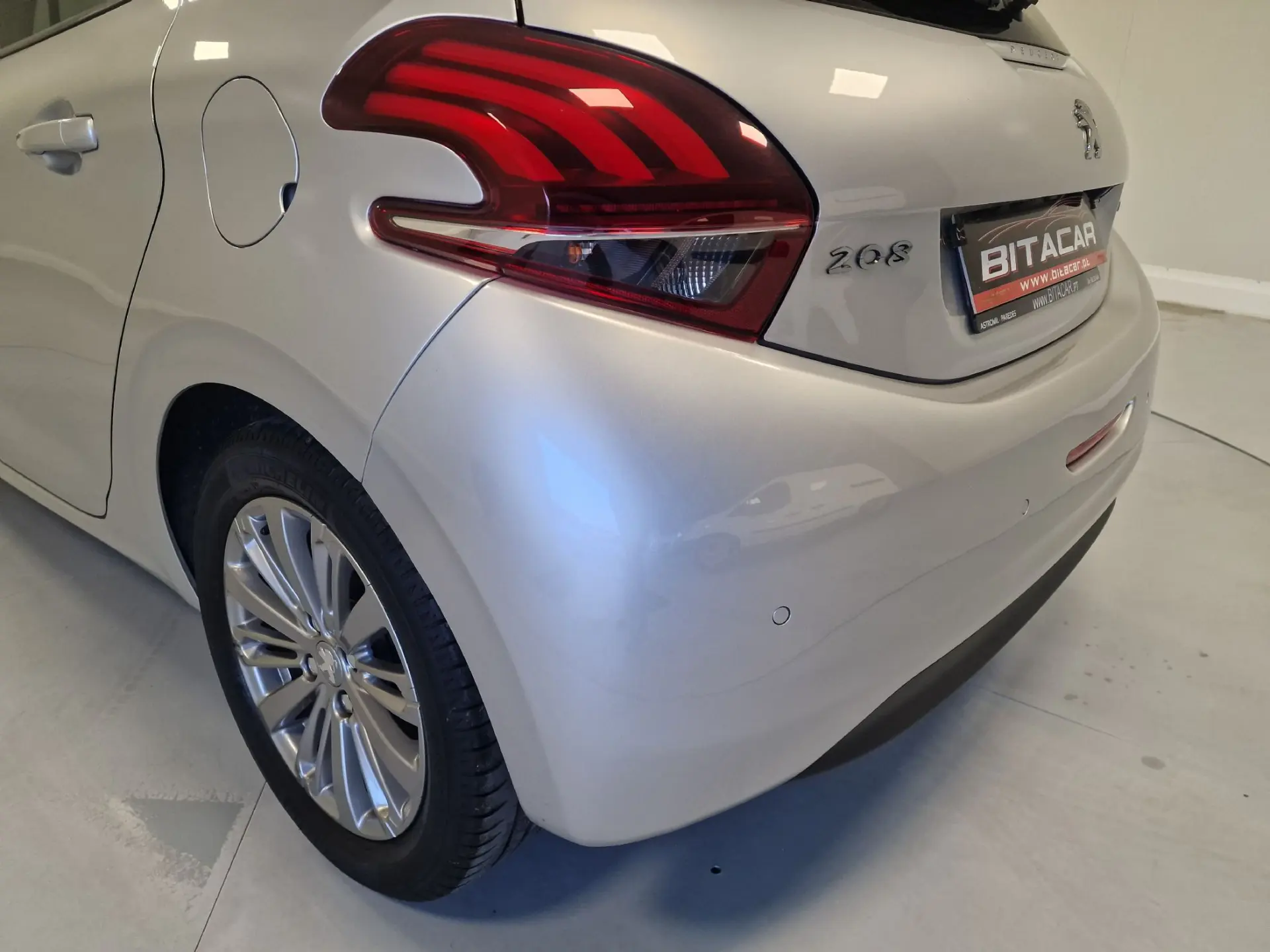 Peugeot 208 1.2 STYLE 18