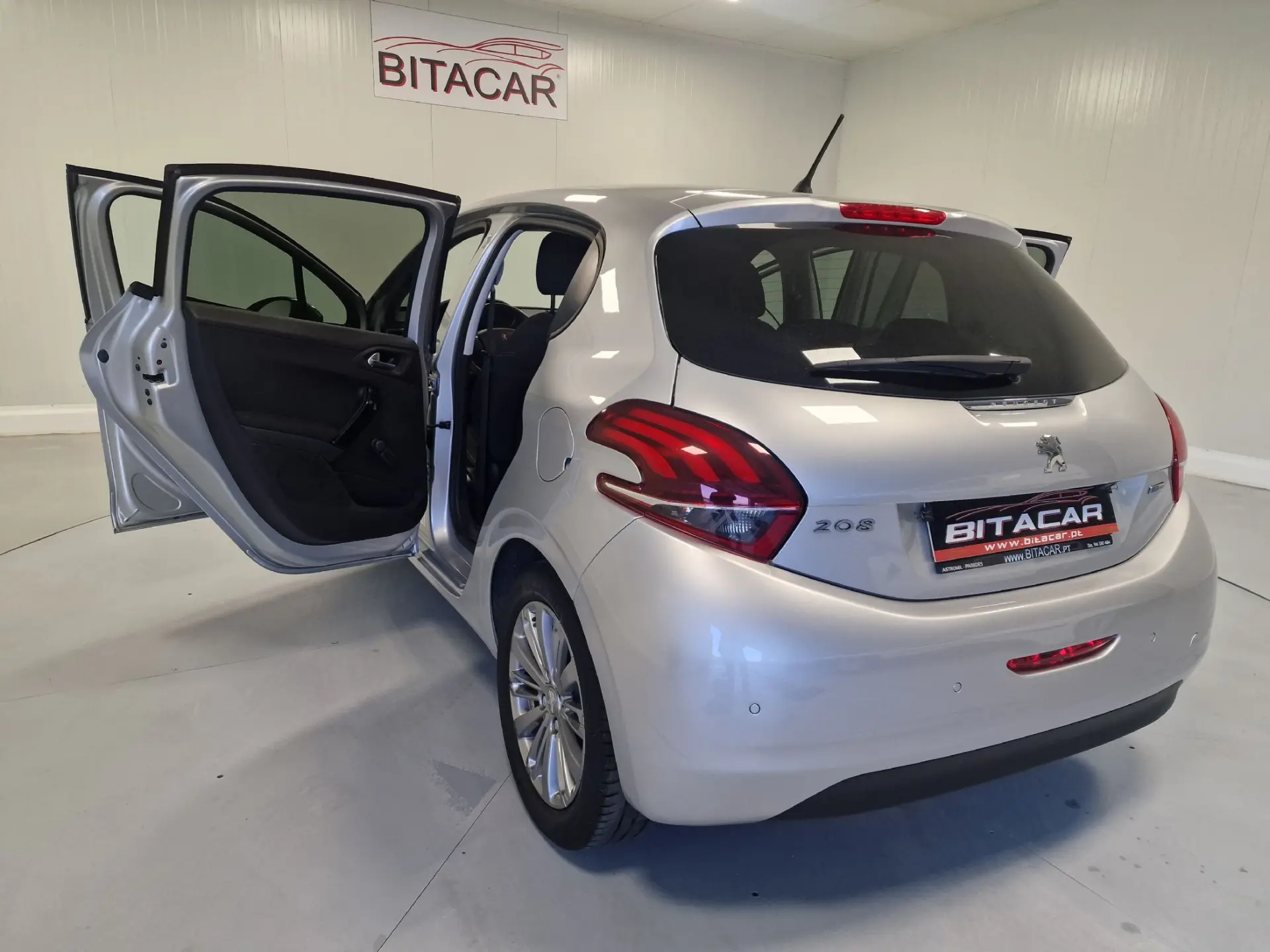 Peugeot 208 1.2 STYLE 26