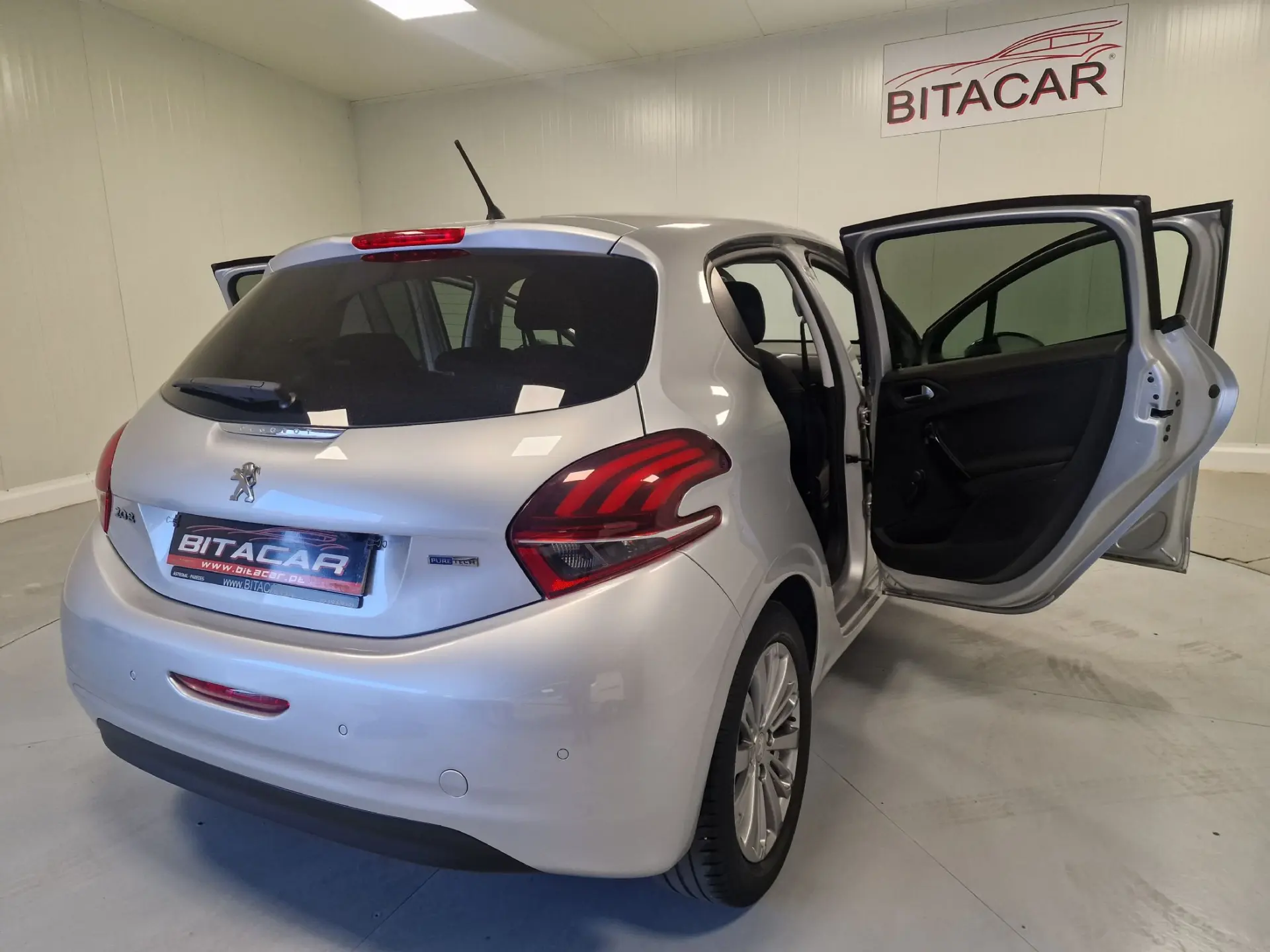 Peugeot 208 1.2 STYLE 31