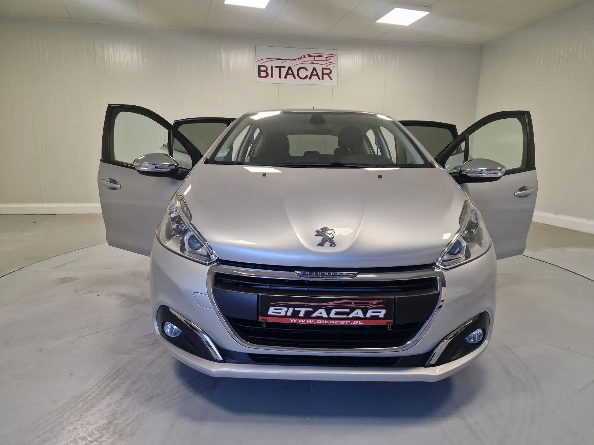 Peugeot 208 1.2 STYLE 33