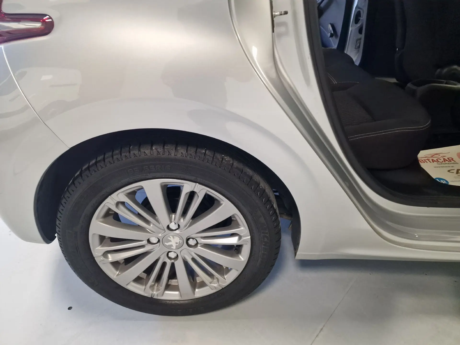 Peugeot 208 1.2 STYLE 43