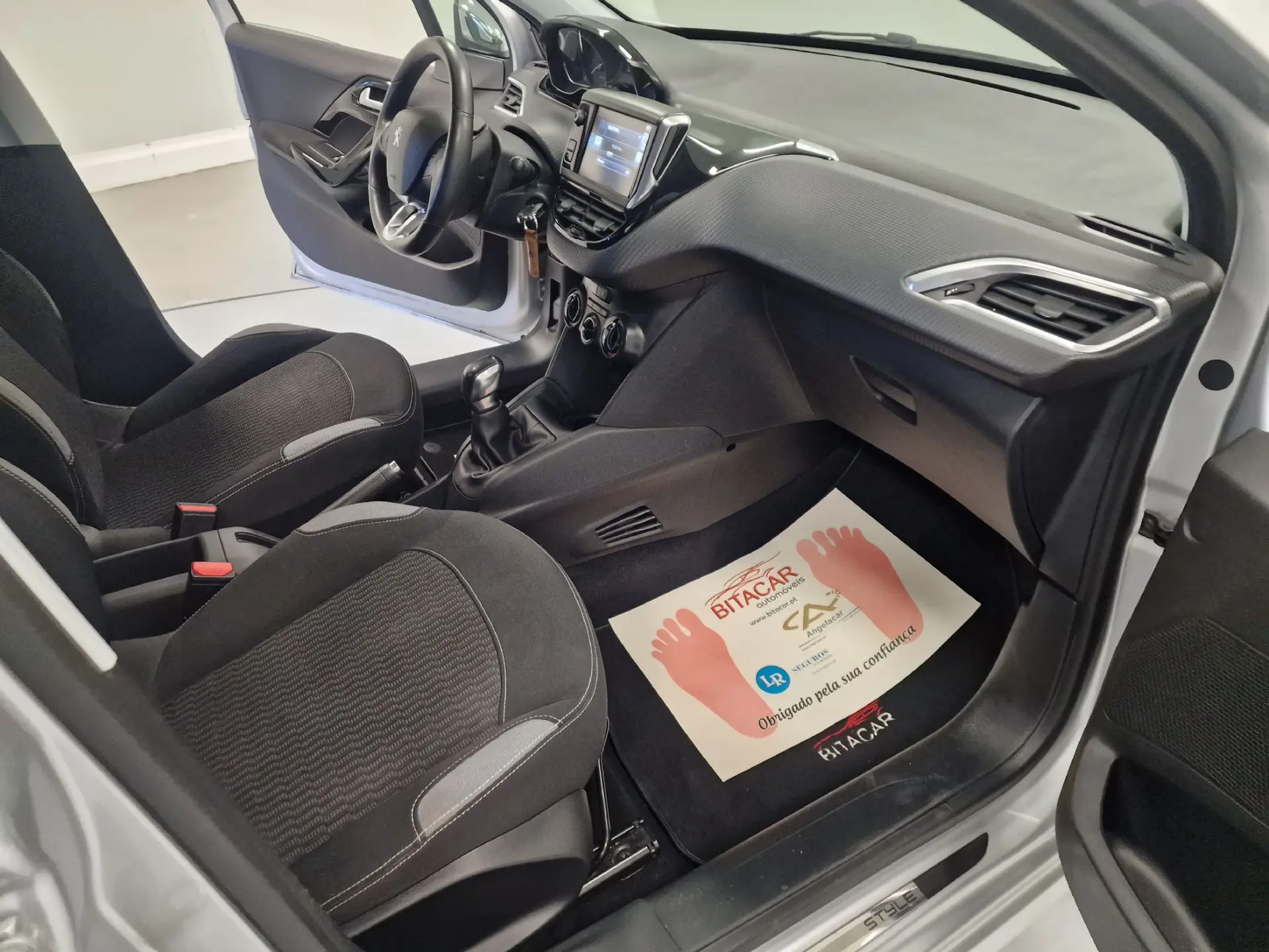 Peugeot 208 1.2 STYLE 52