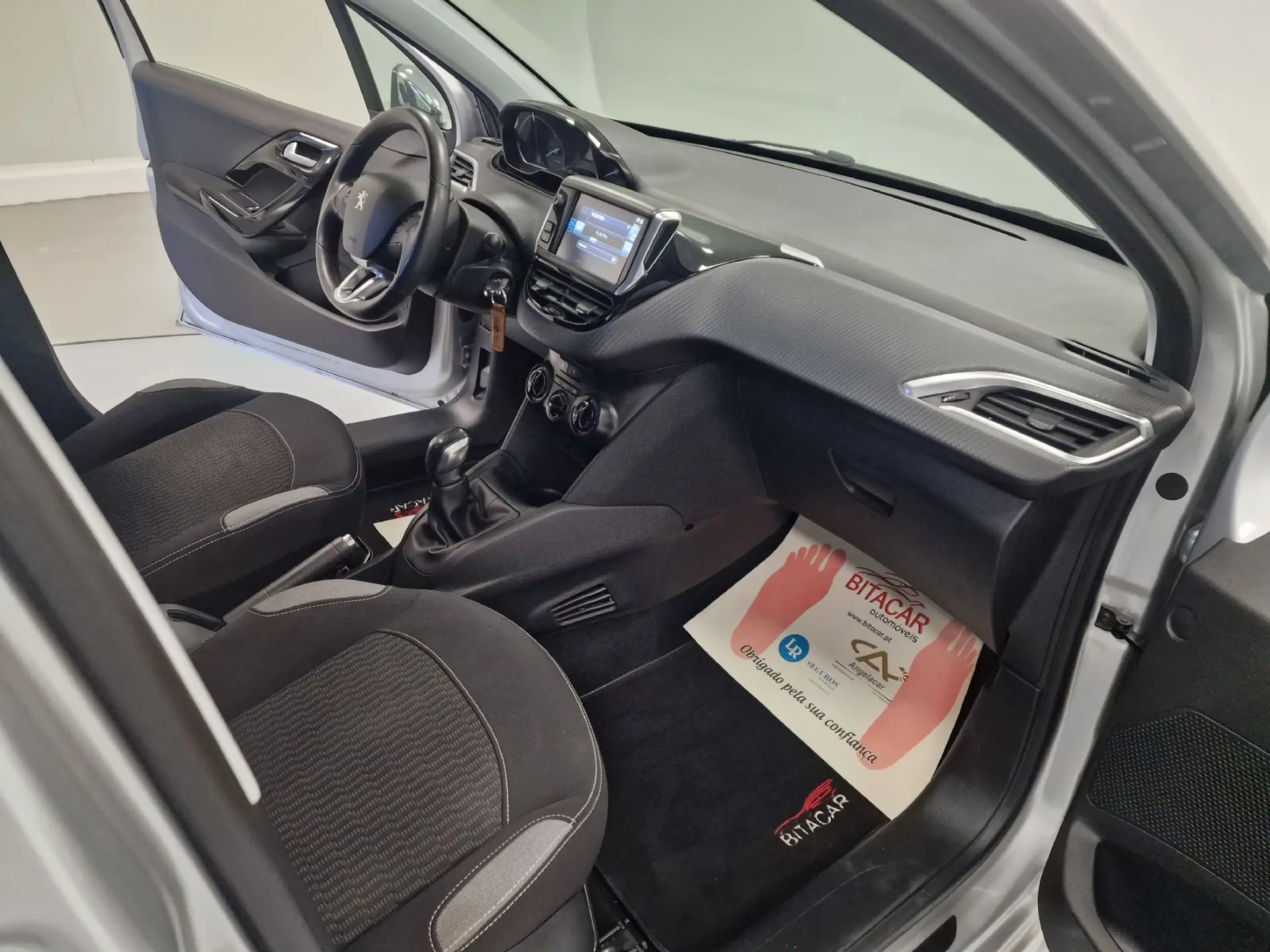 Peugeot 208 1.2 STYLE 53