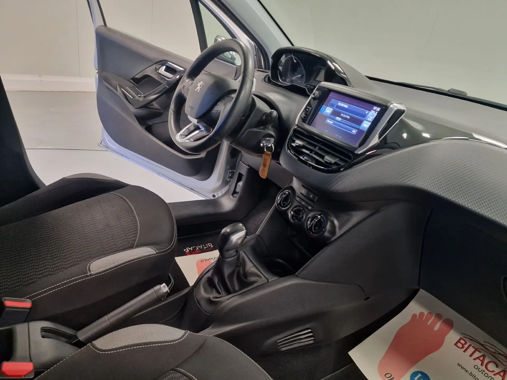 Peugeot 208 1.2 STYLE 54