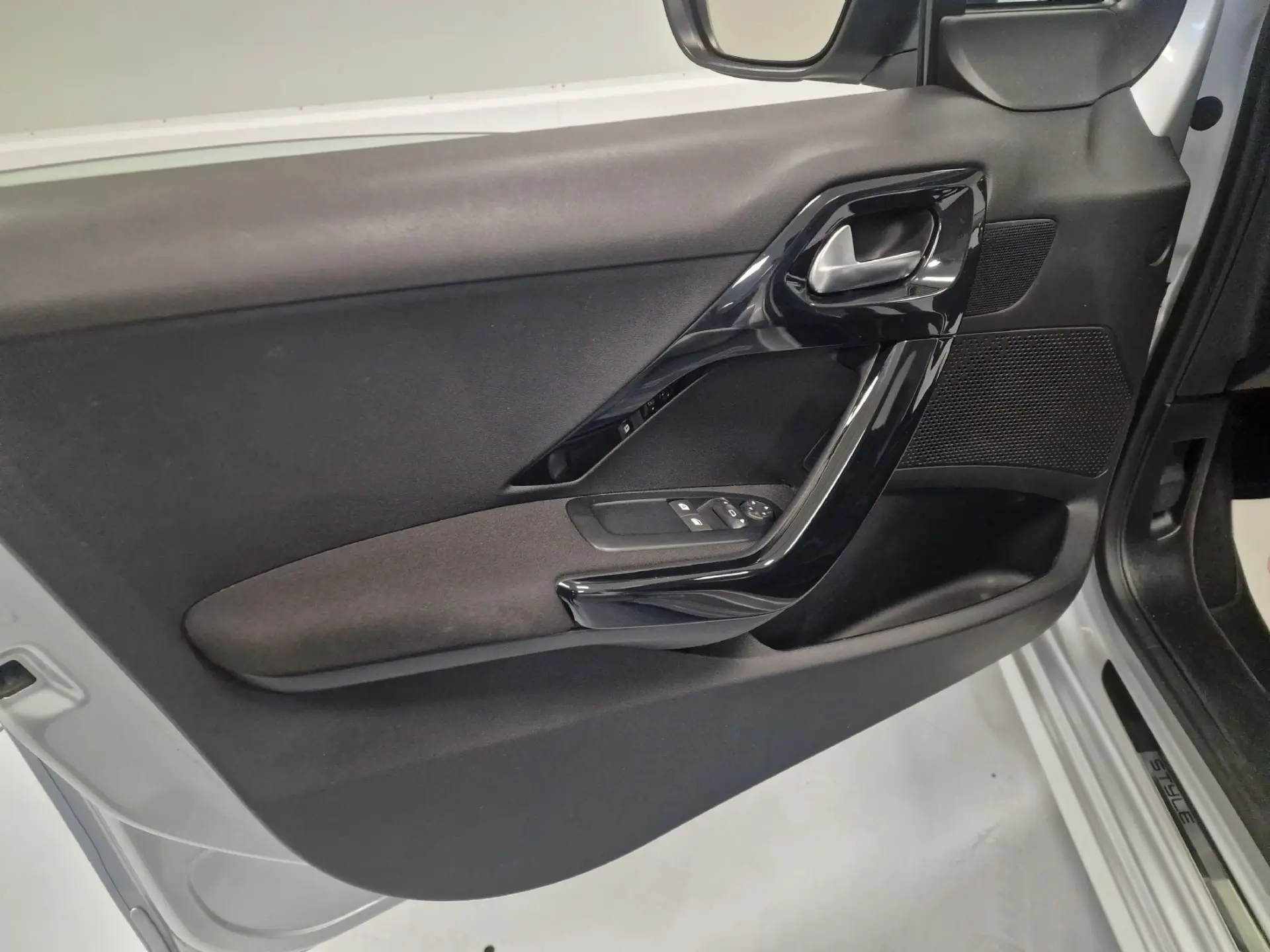 Peugeot 208 1.2 STYLE 56