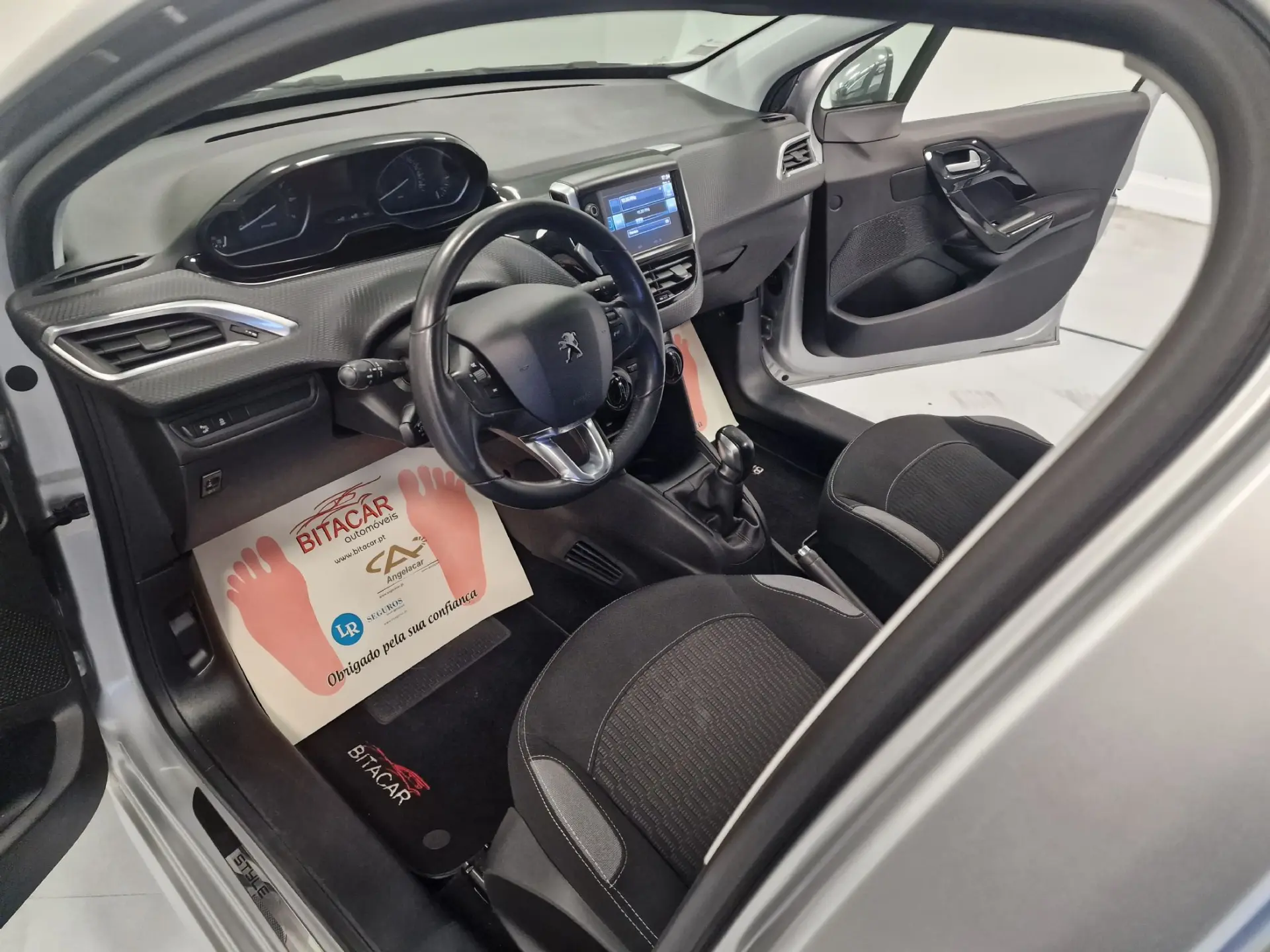 Peugeot 208 1.2 STYLE 61
