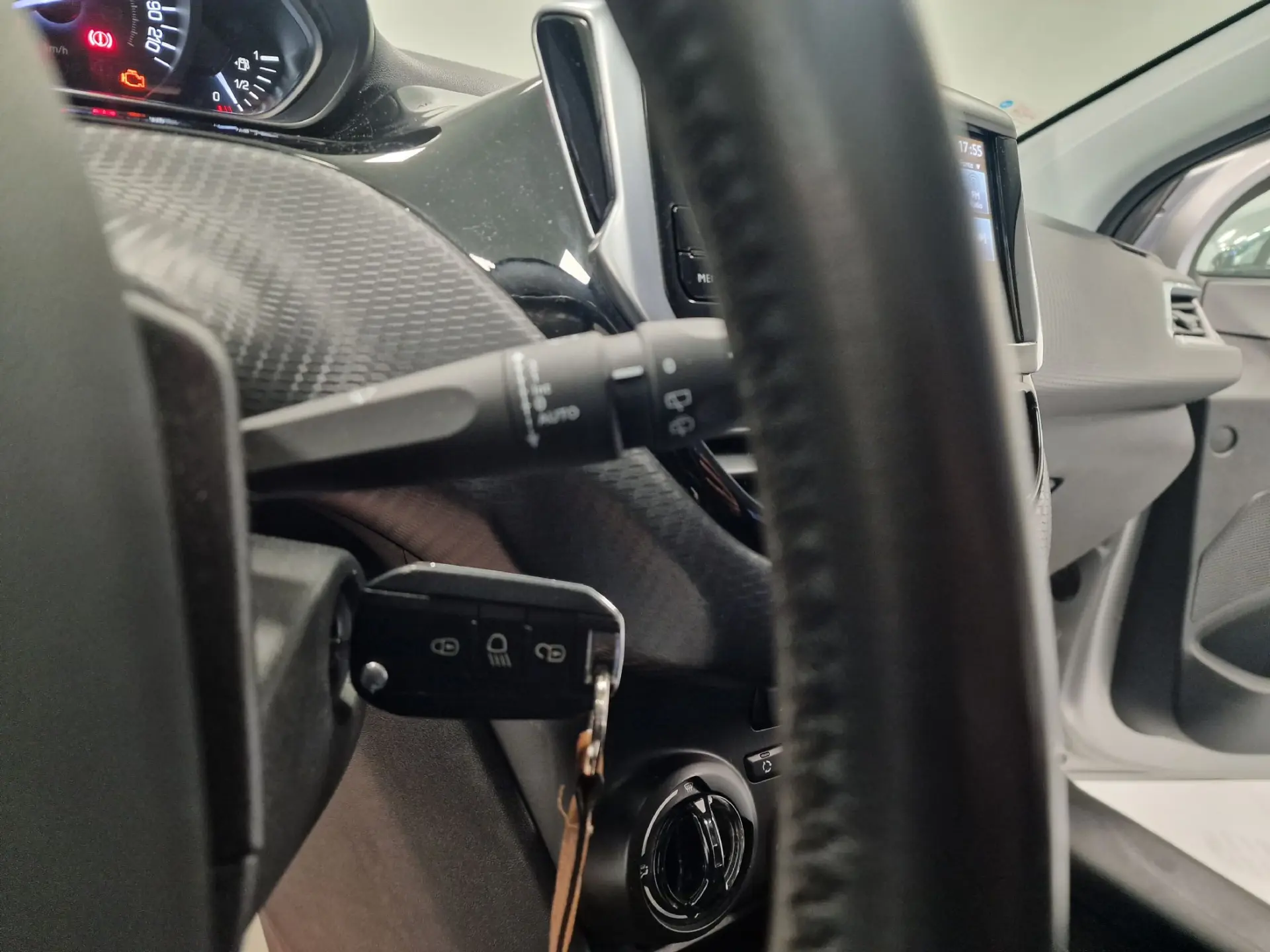 Peugeot 208 1.2 STYLE 64