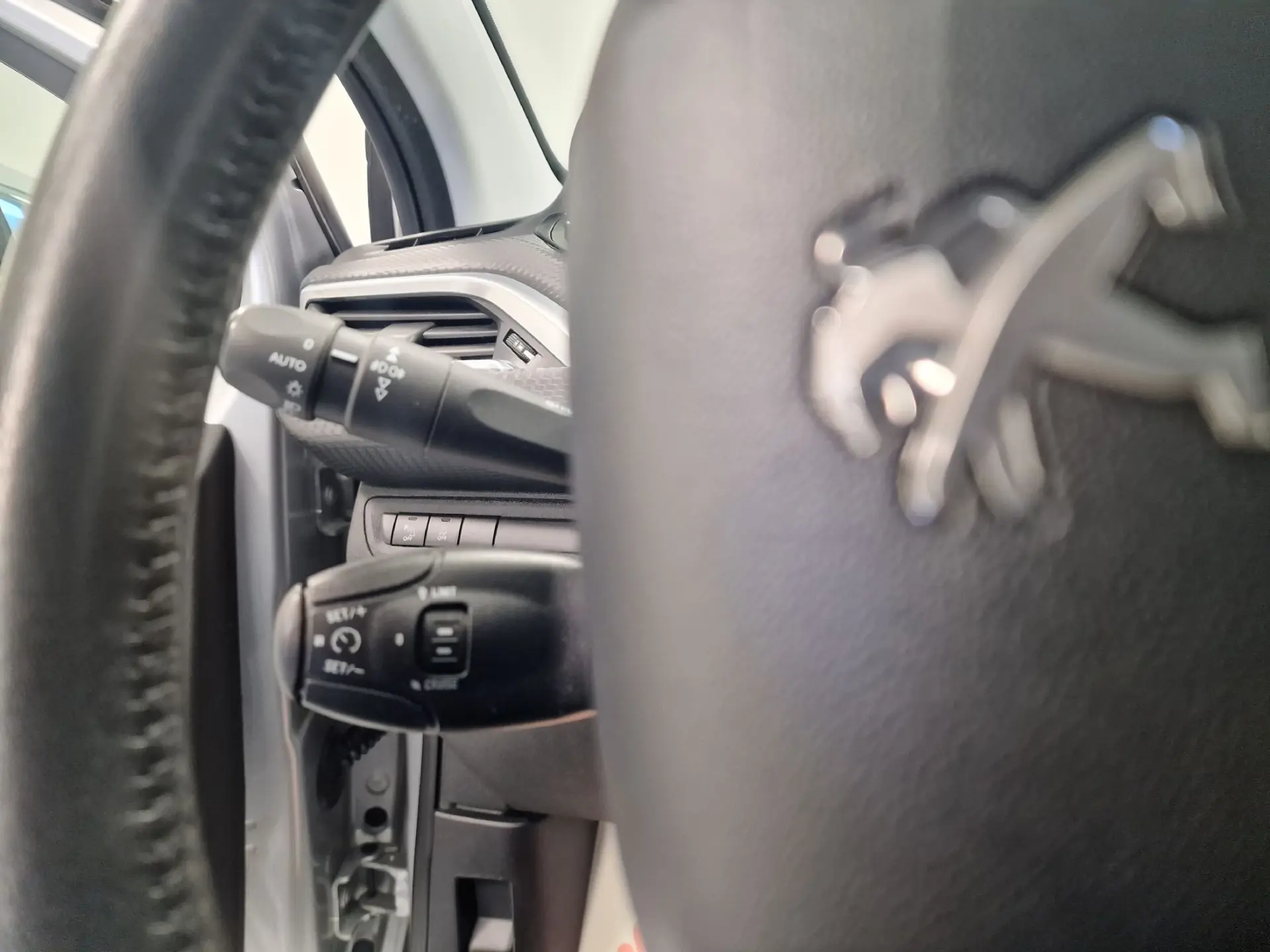Peugeot 208 1.2 STYLE 66