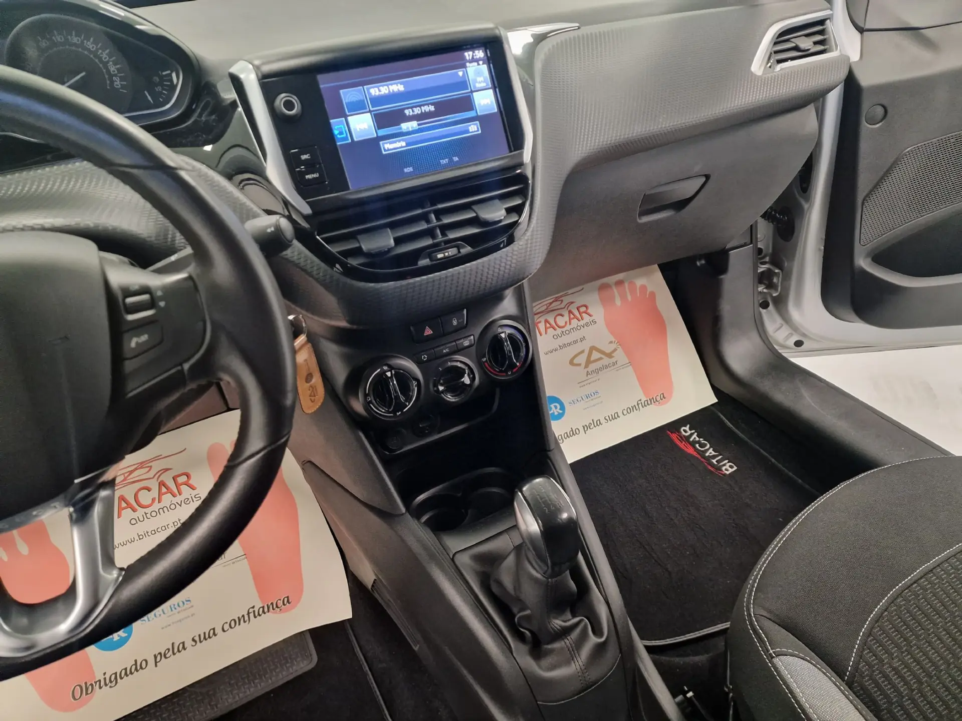 Peugeot 208 1.2 STYLE 75