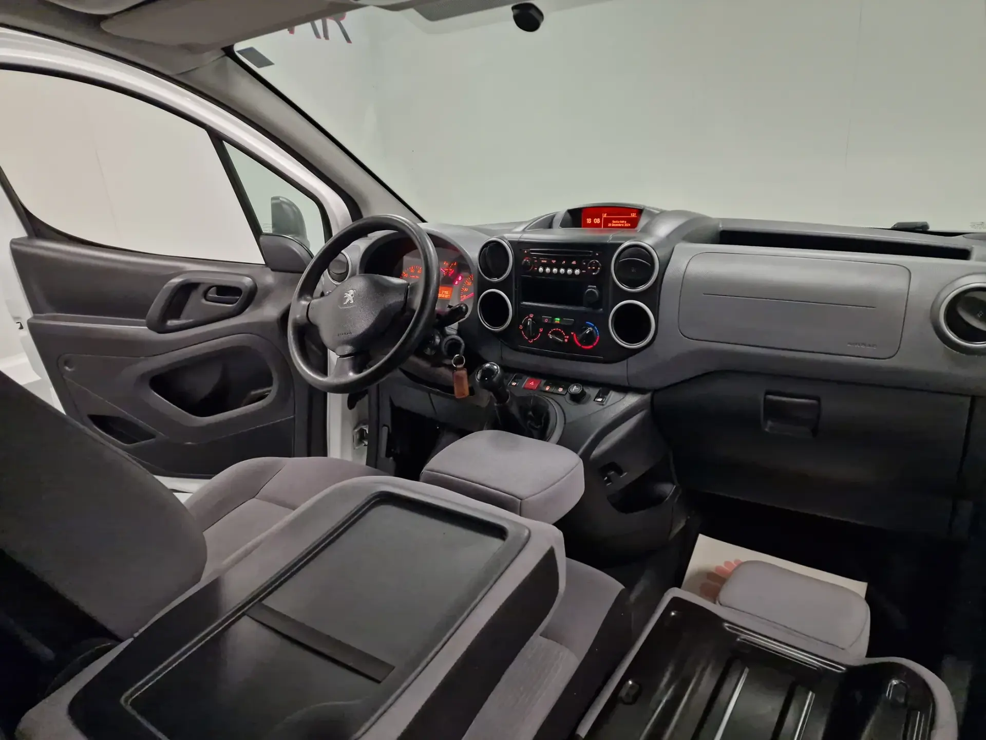 Peugeot Partner 1.6 BlueHDi L1 Premium 3L 39