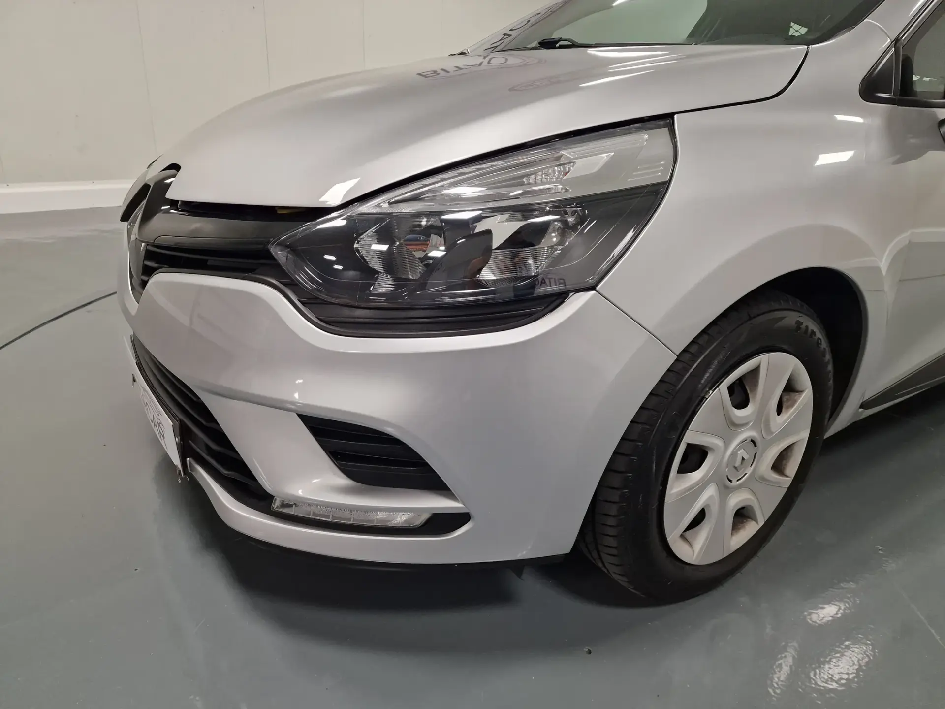 Renault Clio 1.5 dCi Zen IVA DEDUTIVEL 9