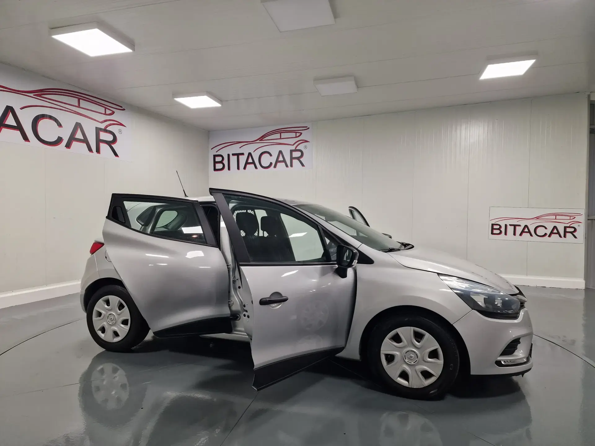 Renault Clio 1.5 dCi Zen IVA DEDUTIVEL 29
