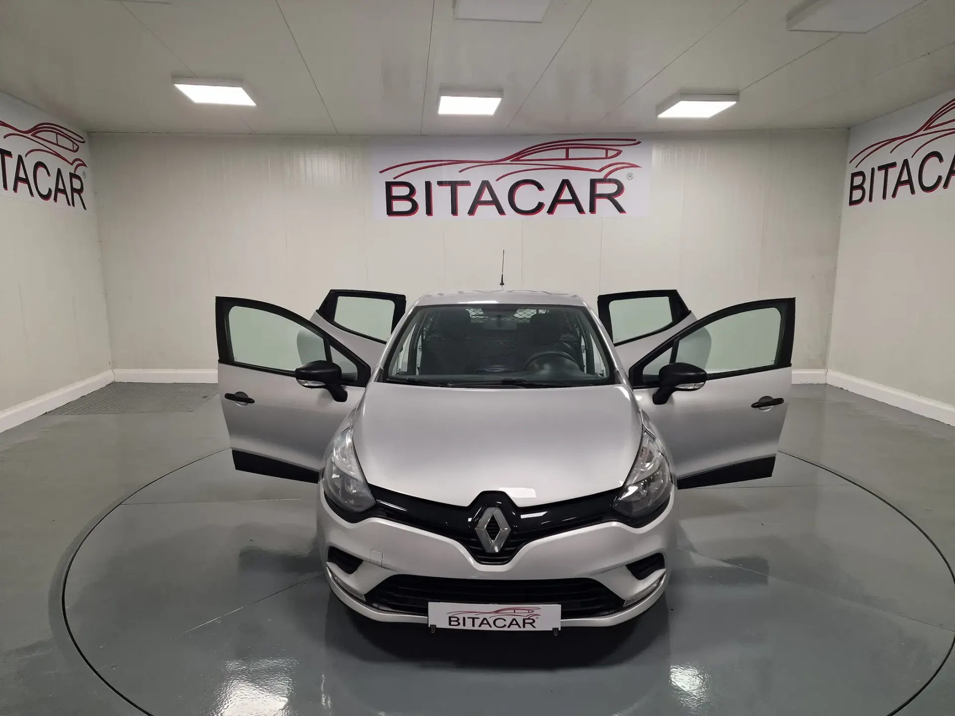 Renault Clio 1.5 dCi Zen IVA DEDUTIVEL 31