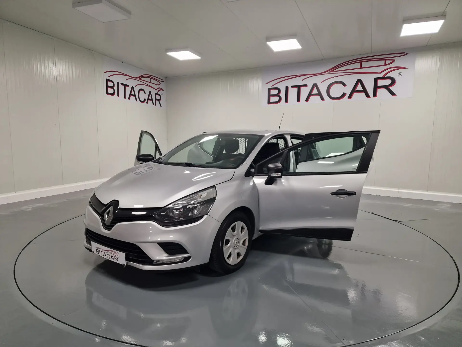 Renault Clio 1.5 dCi Zen IVA DEDUTIVEL 32