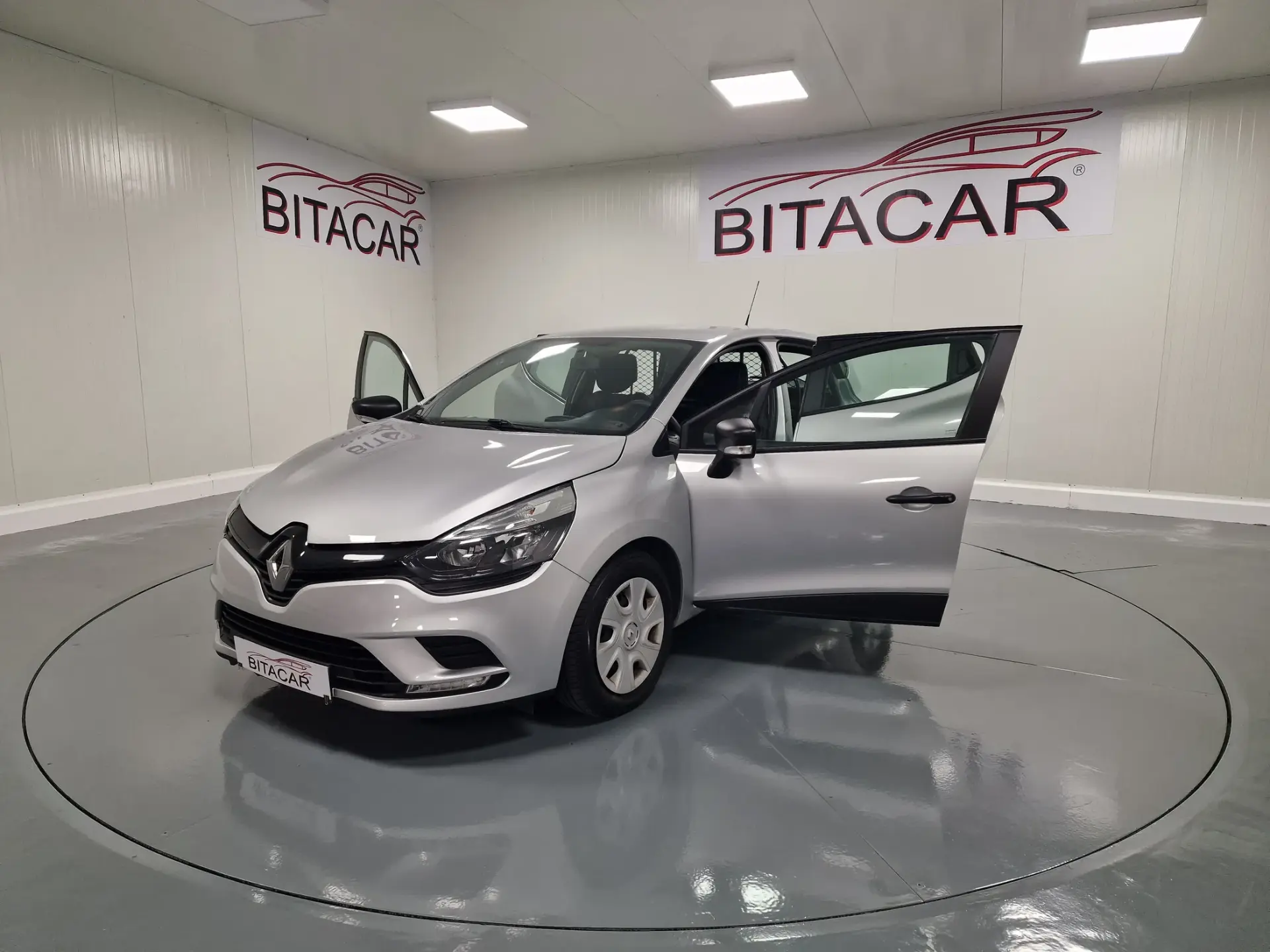 Renault Clio 1.5 dCi Zen IVA DEDUTIVEL 33