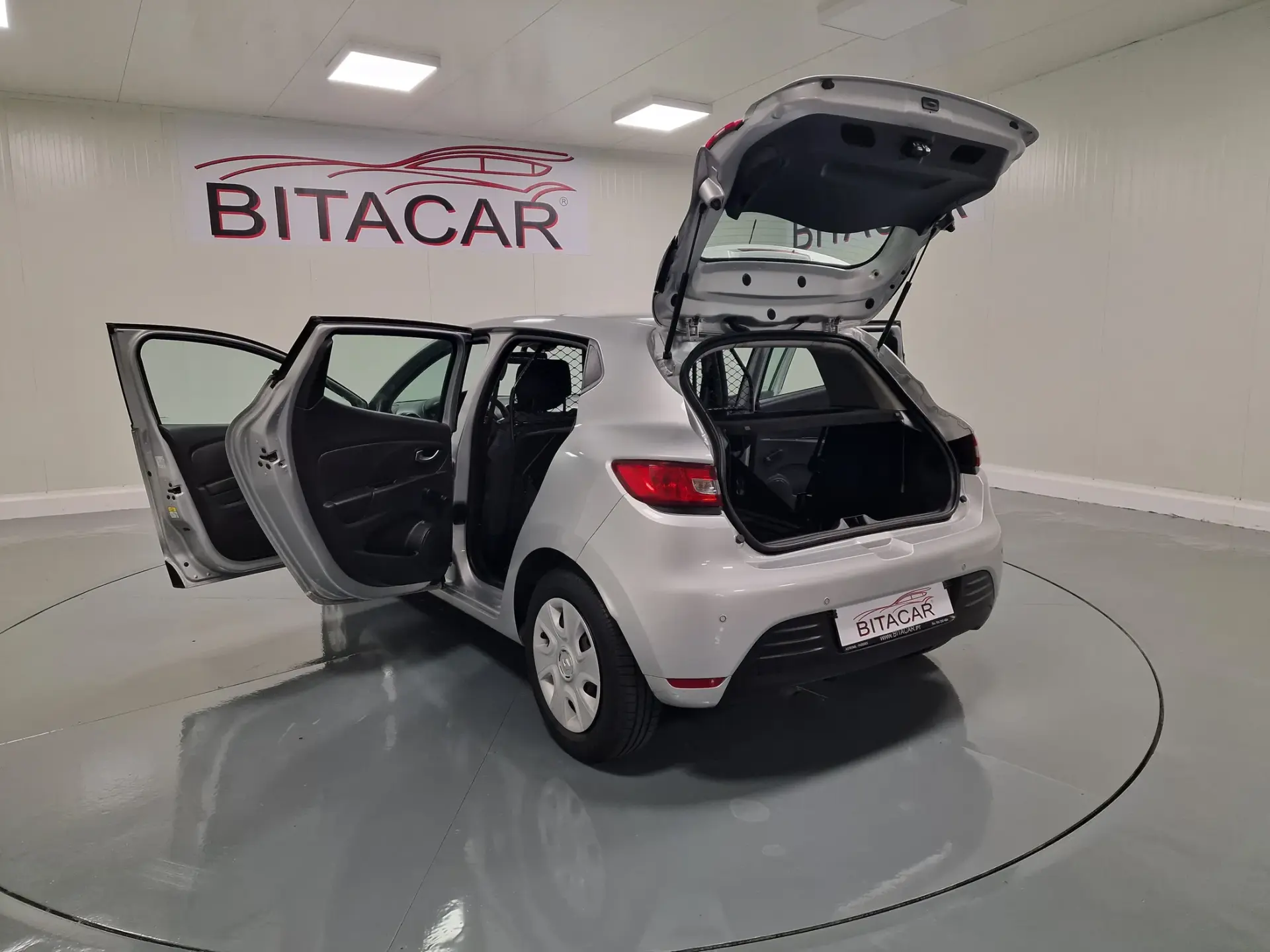 Renault Clio 1.5 dCi Zen IVA DEDUTIVEL 37