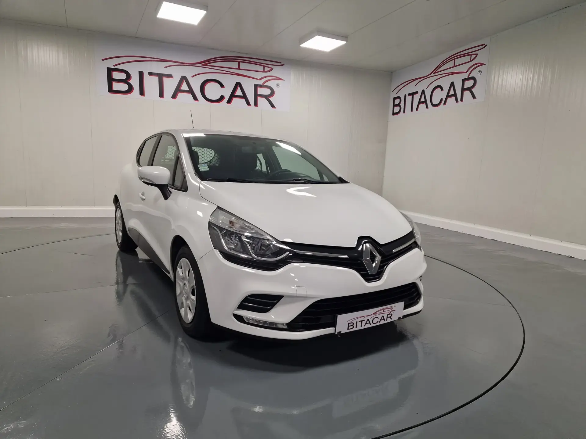 Renault Clio Outro 1