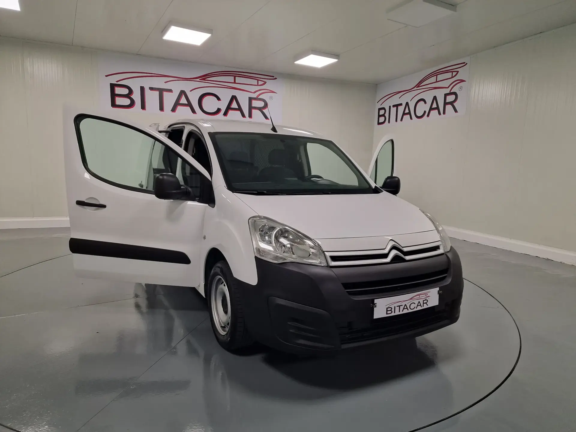 Citroën Berlingo 1.6 BLUEHDI GPS IVA DEDUTIVEL 23