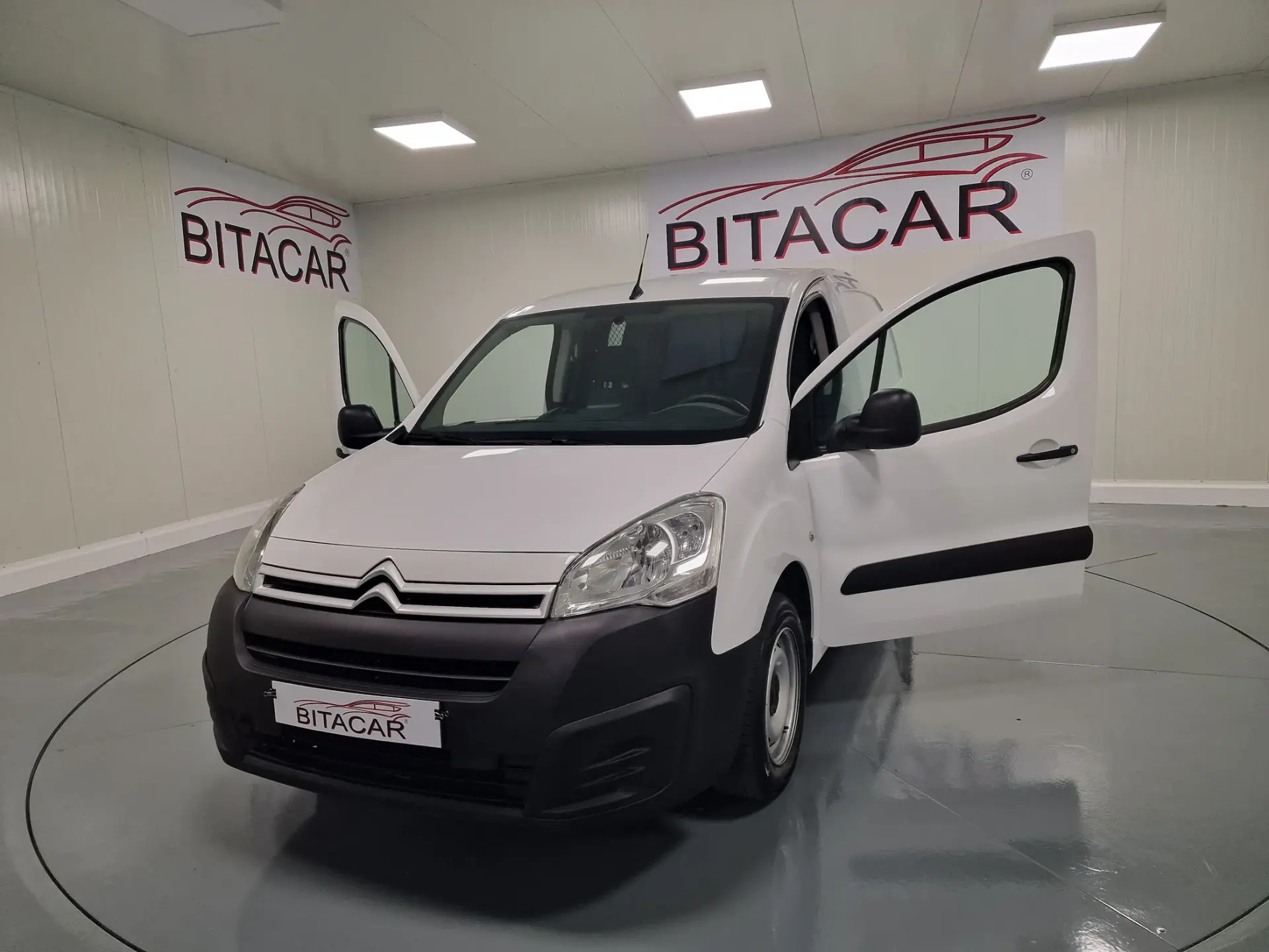 Citroën Berlingo 1.6 BLUEHDI GPS IVA DEDUTIVEL 27