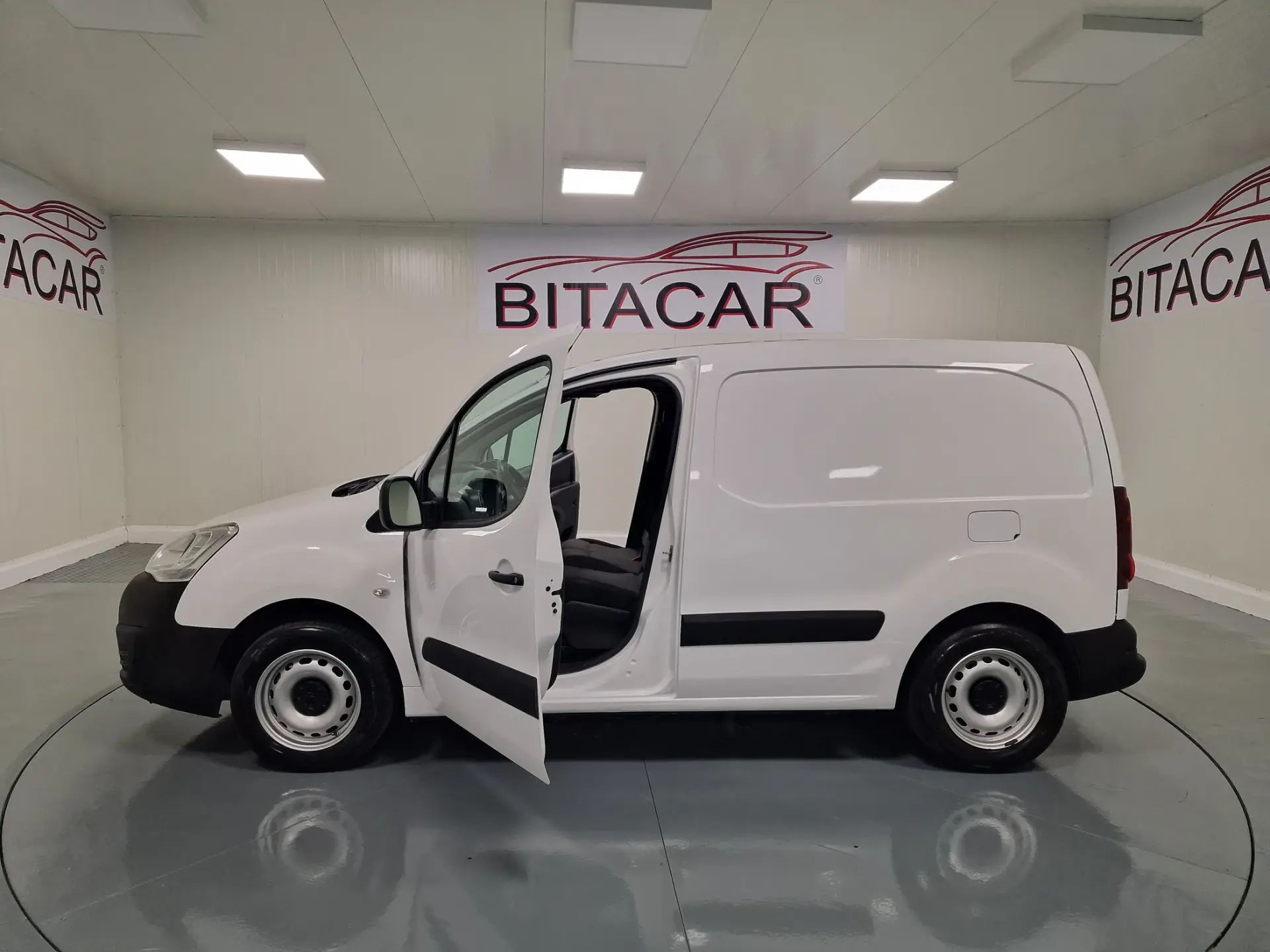 Citroën Berlingo 1.6 BLUEHDI GPS IVA DEDUTIVEL 28