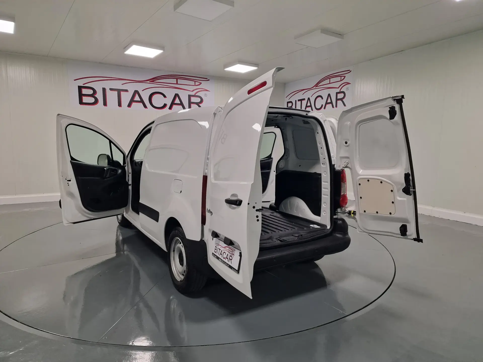 Citroën Berlingo 1.6 BLUEHDI GPS IVA DEDUTIVEL 31