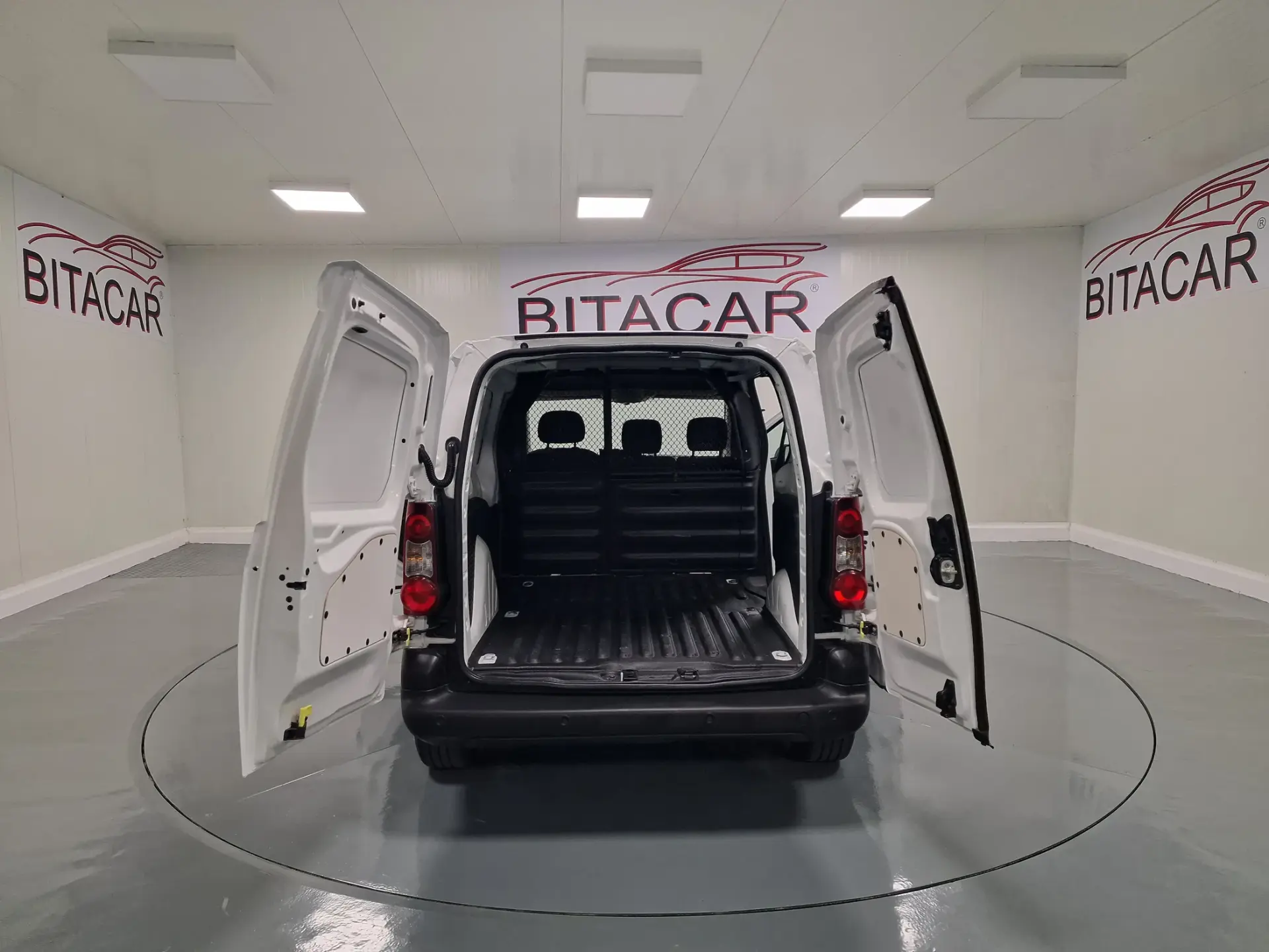 Citroën Berlingo 1.6 BLUEHDI GPS IVA DEDUTIVEL 32