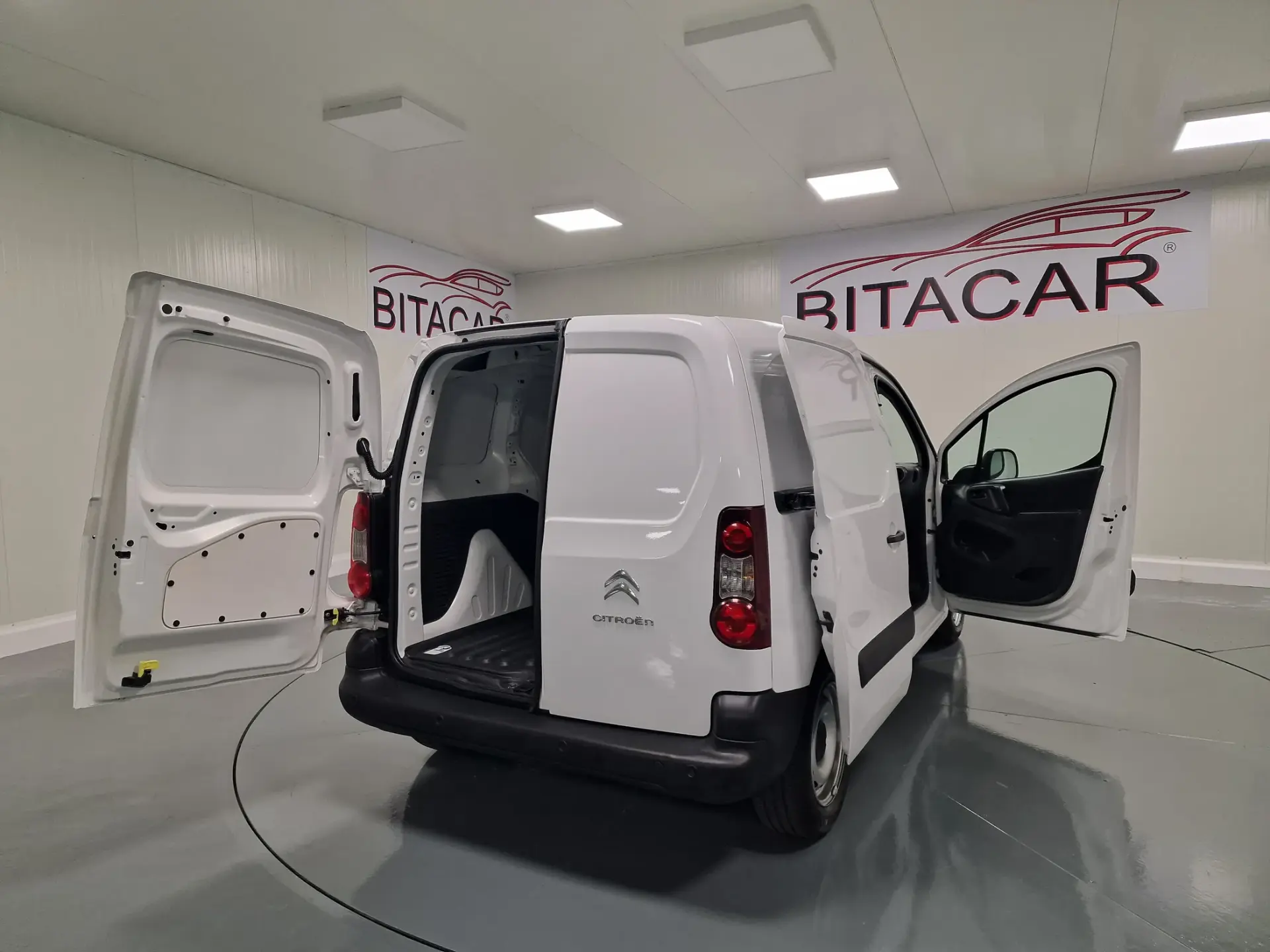 Citroën Berlingo 1.6 BLUEHDI GPS IVA DEDUTIVEL 35