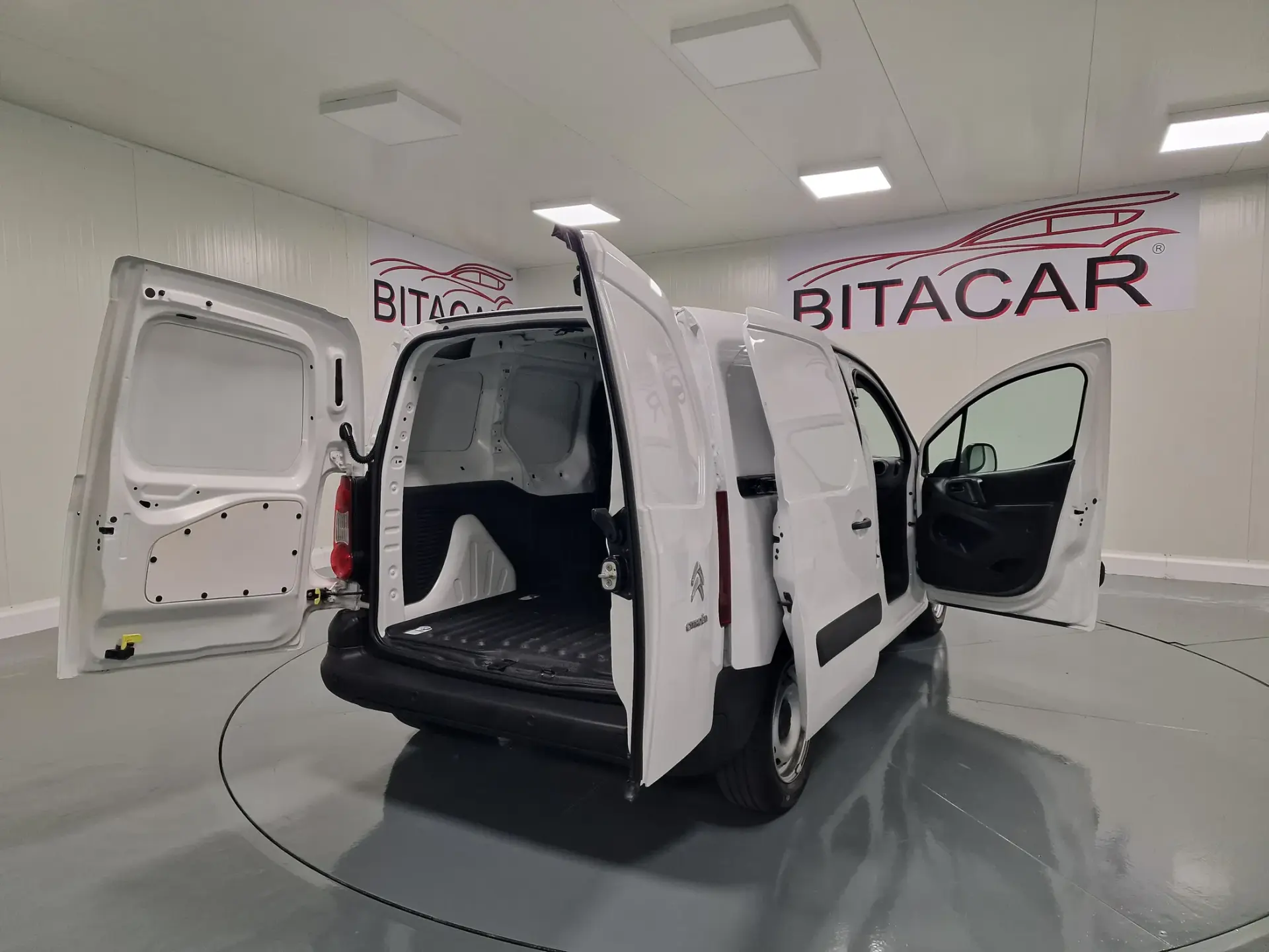 Citroën Berlingo 1.6 BLUEHDI GPS IVA DEDUTIVEL 36