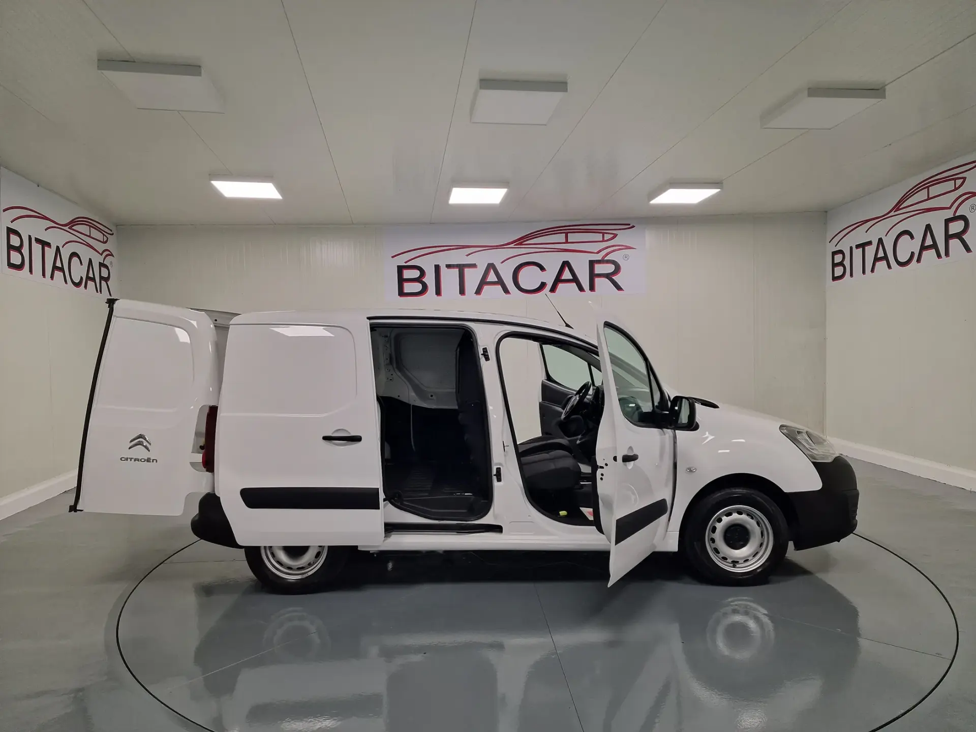 Citroën Berlingo 1.6 BLUEHDI GPS IVA DEDUTIVEL 37