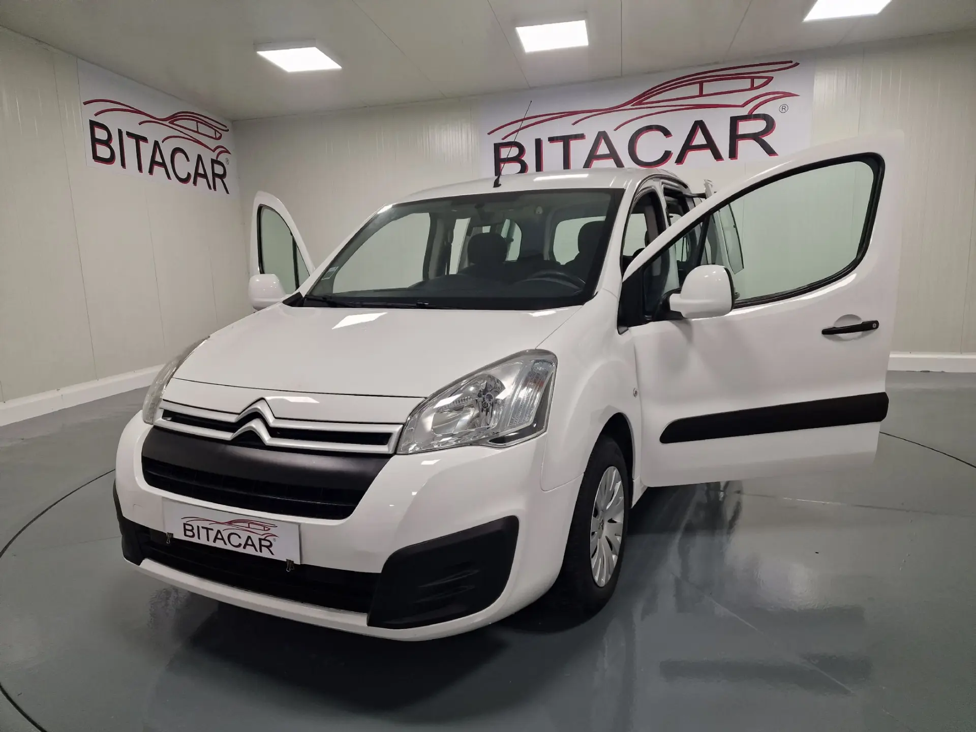 Citroën Berlingo 1.6 BLUEHDI 5 LUGARES 16