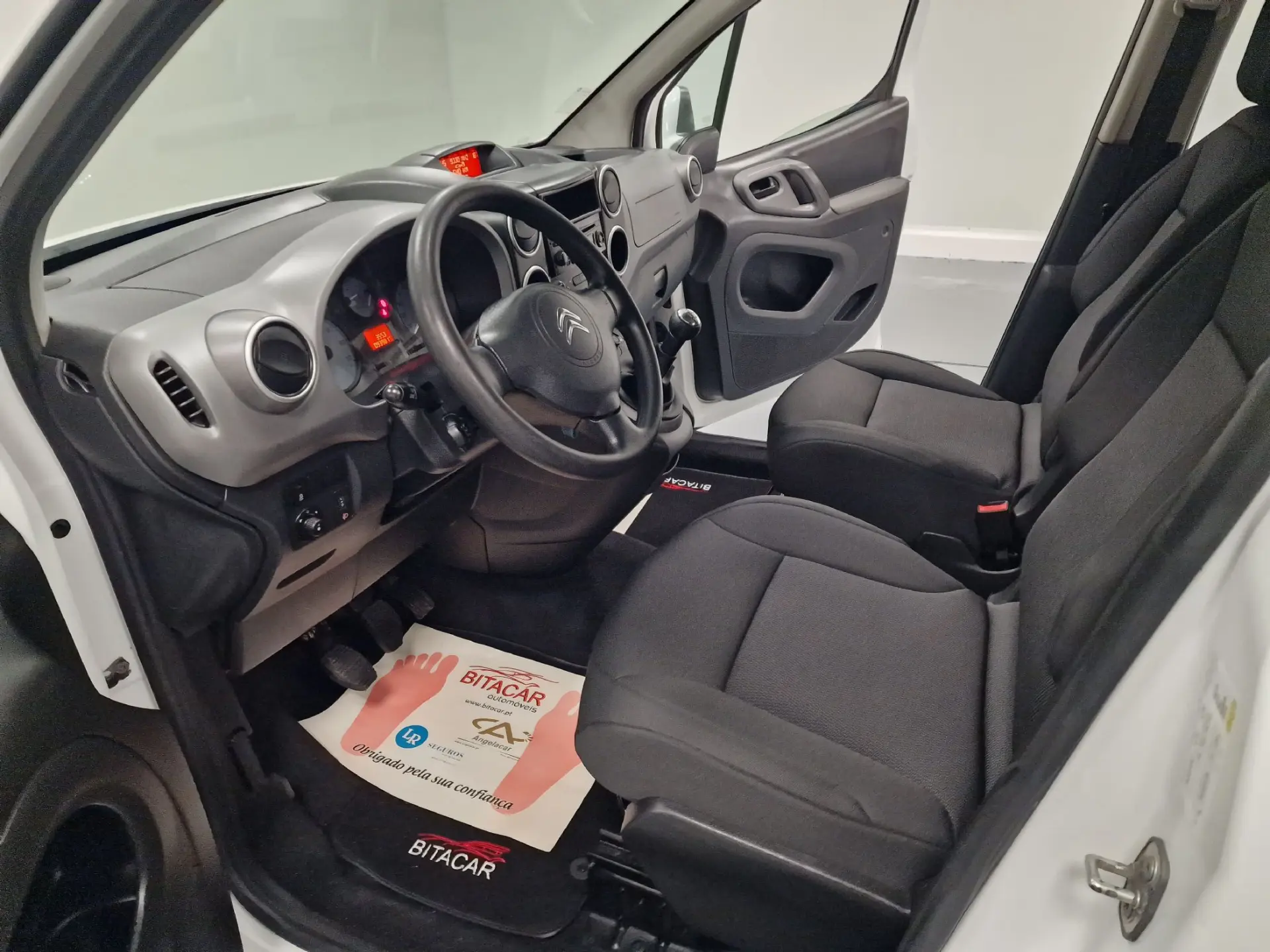 Citroën Berlingo 1.6 BLUEHDI 5 LUGARES 54
