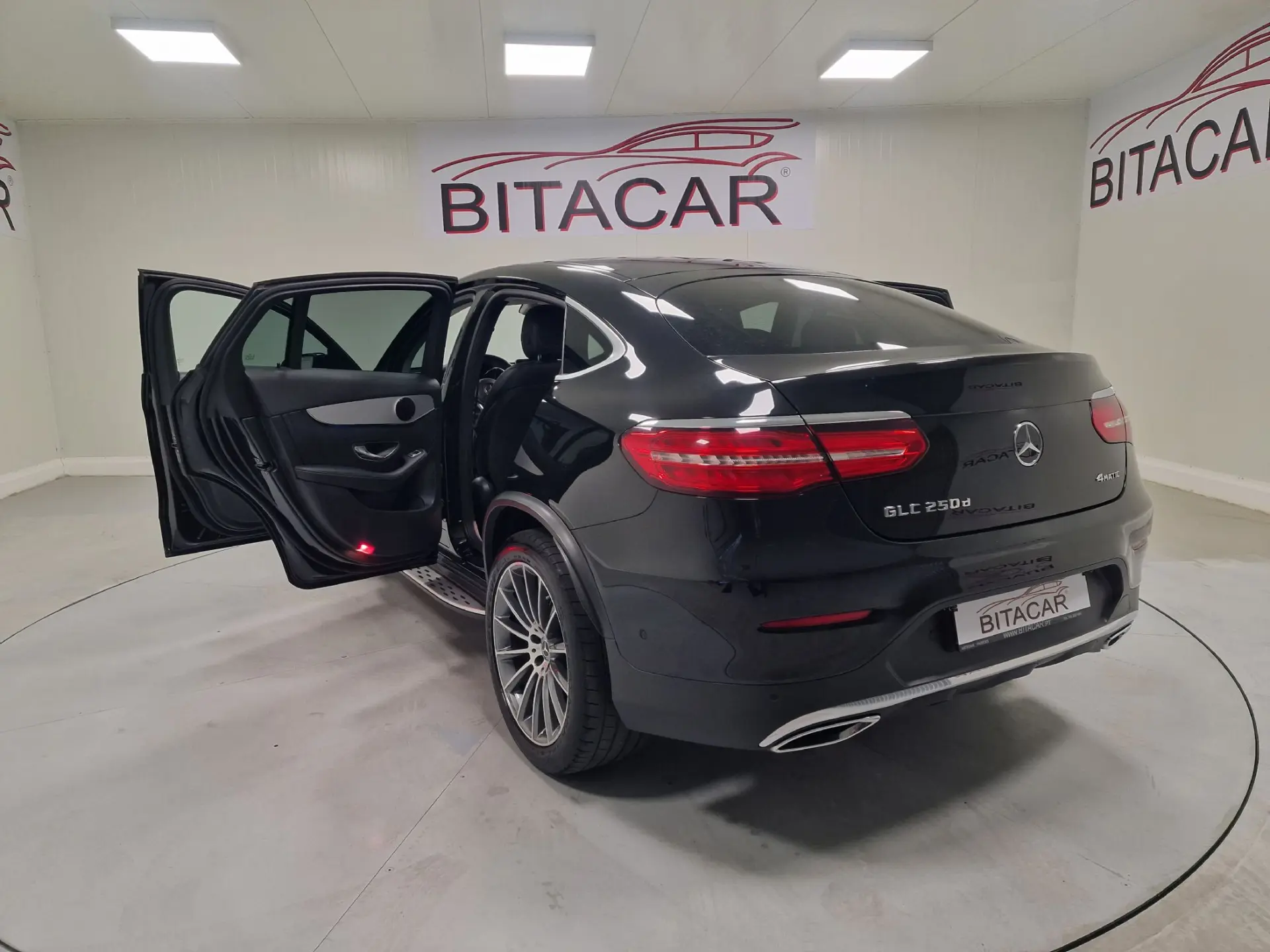 Mercedes-Benz GLC 250 COUPE AMG LINE 4-MATIC AUT. 32