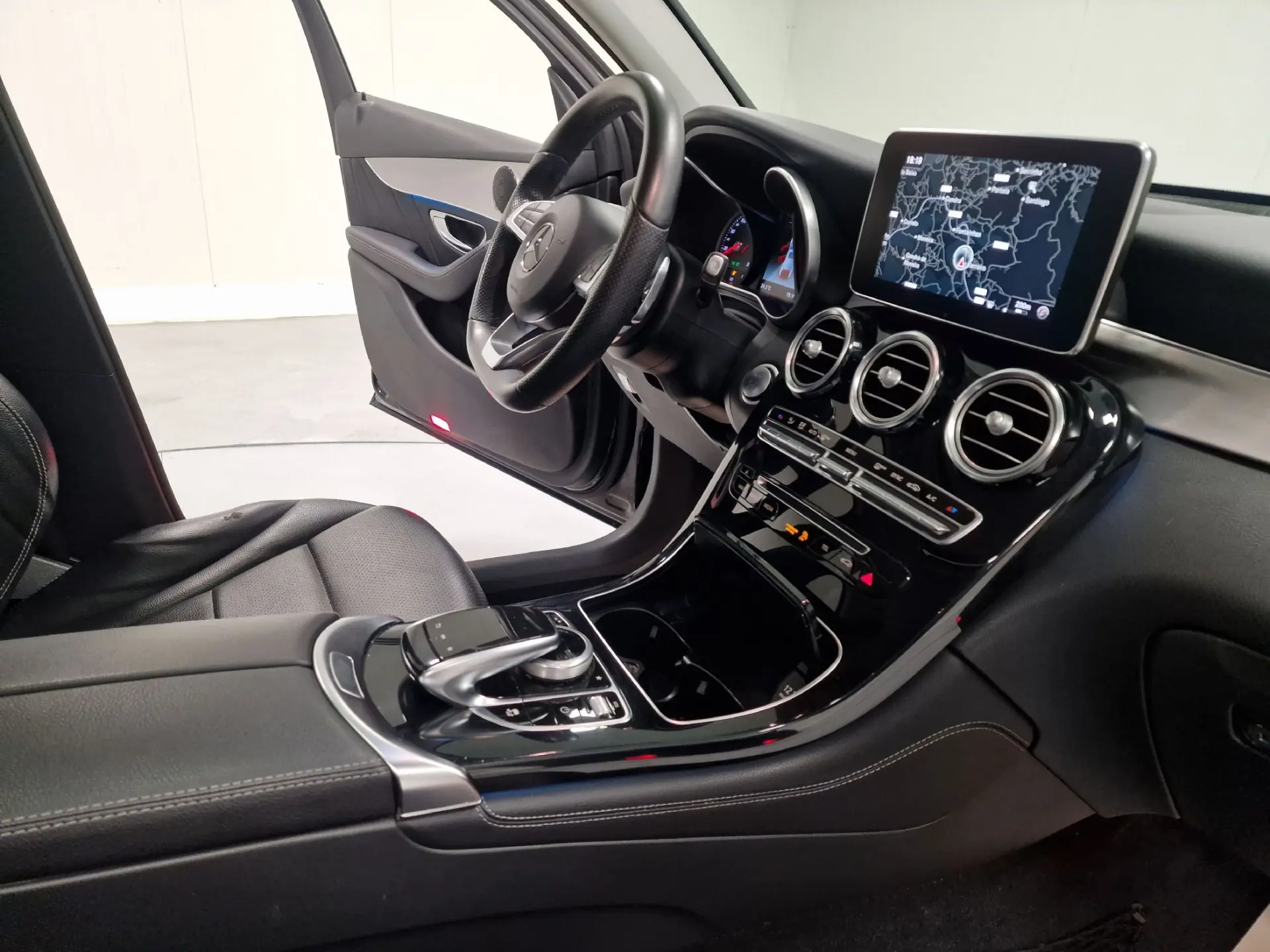 Mercedes-Benz GLC 250 COUPE AMG LINE 4-MATIC AUT. 65