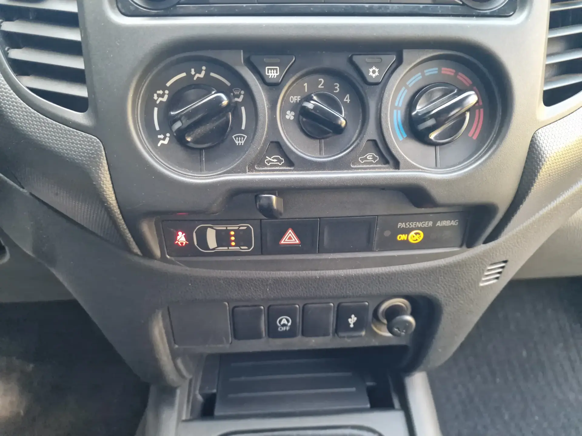 Mitsubishi L200 2.3 DI-D CD Invite 2WD 61